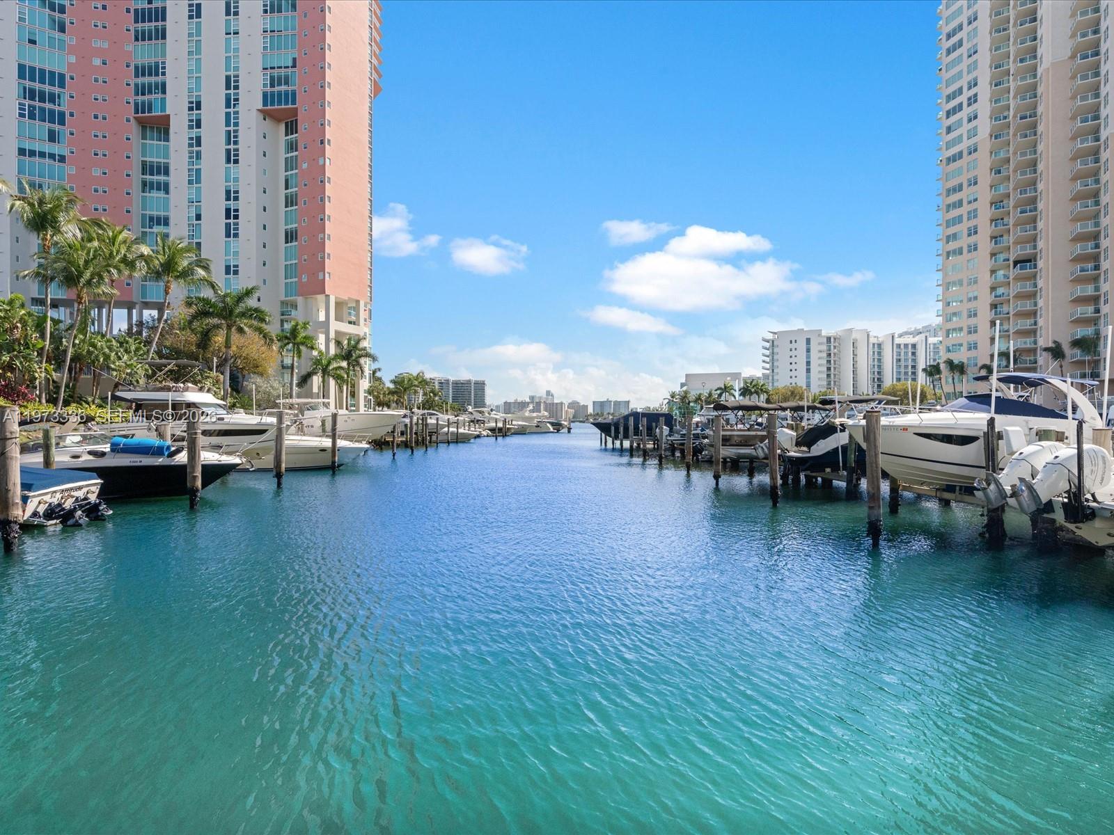 3340 NE 190th St # 204