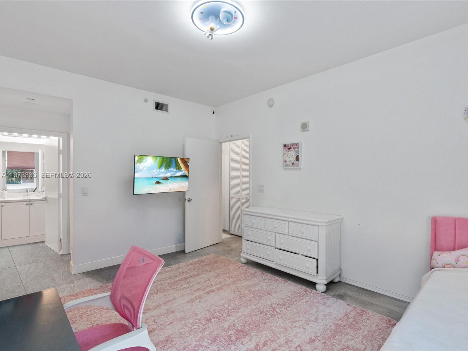 3340 NE 190th St # 204