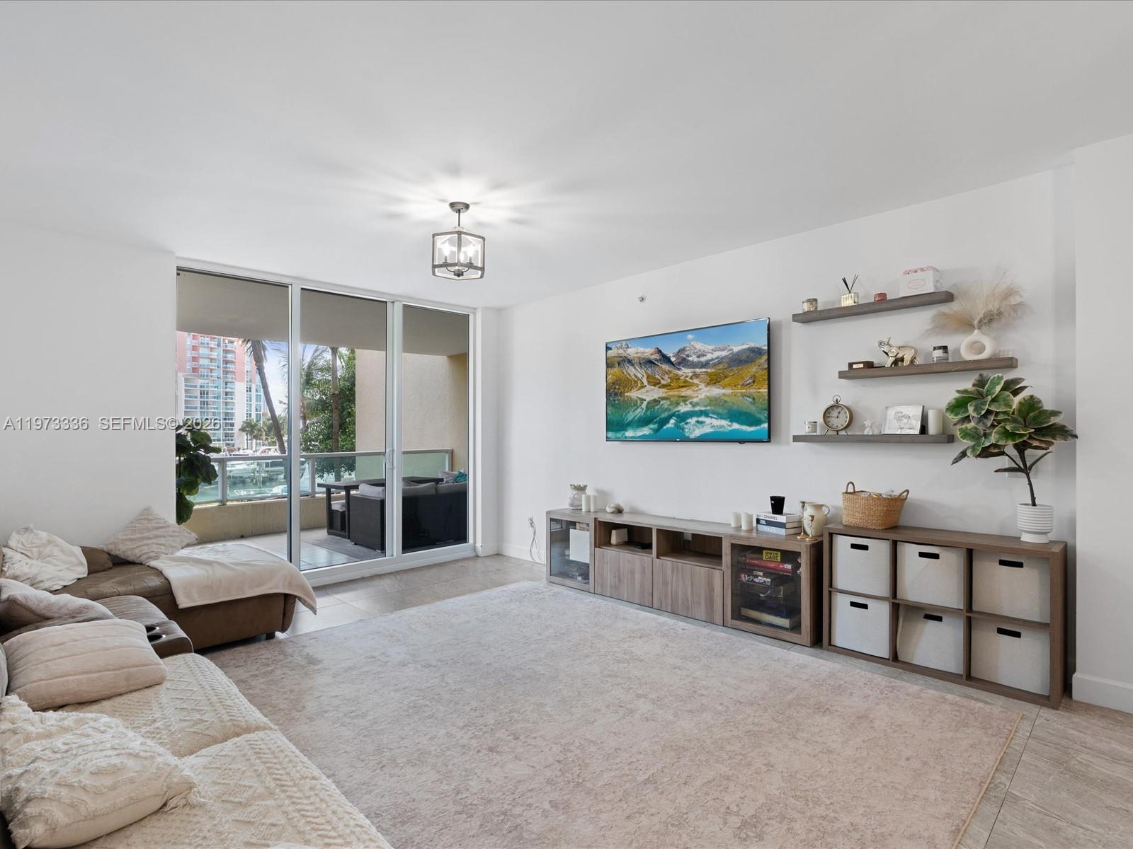 3340 NE 190th St # 204