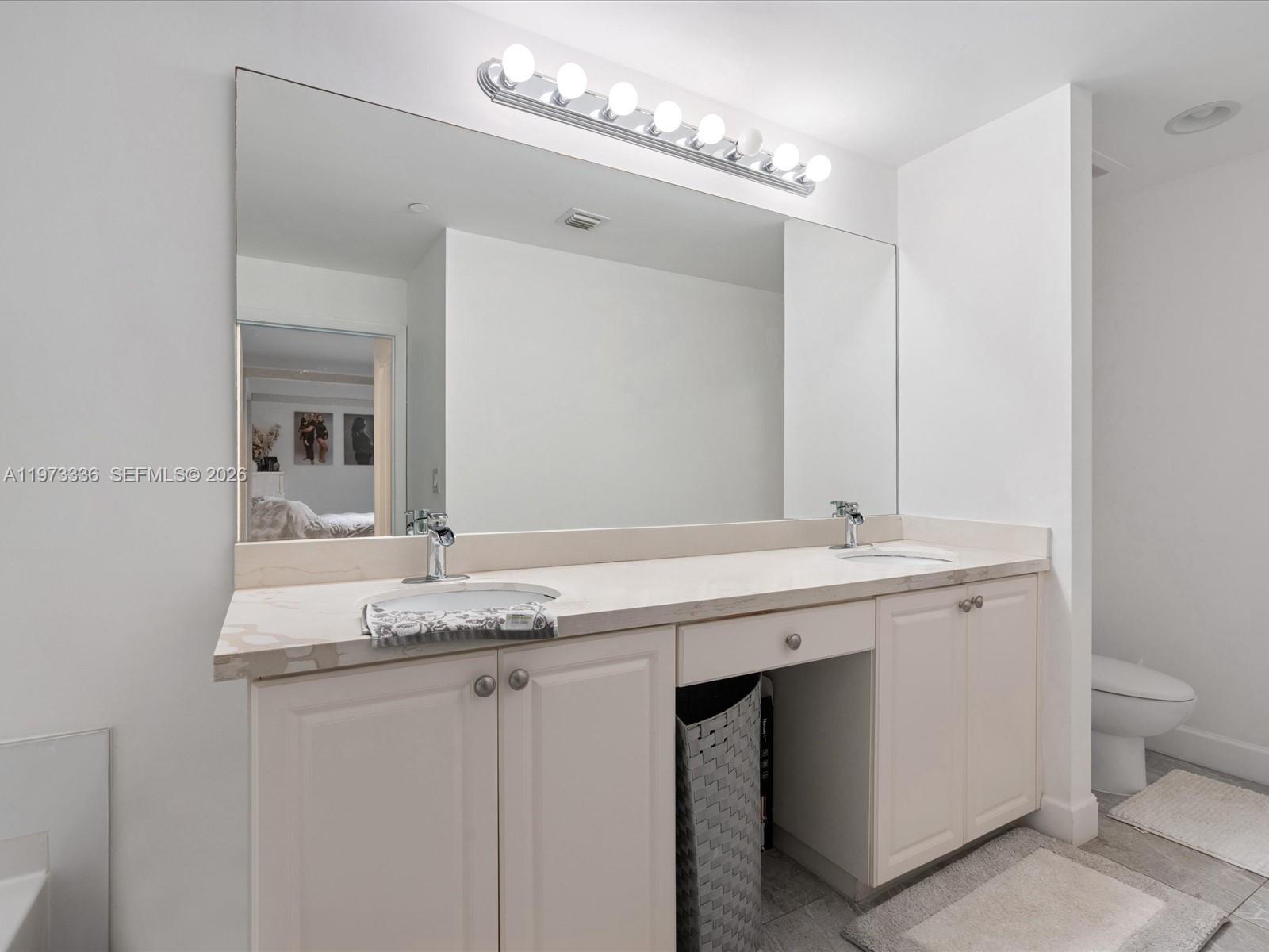 3340 NE 190th St # 204