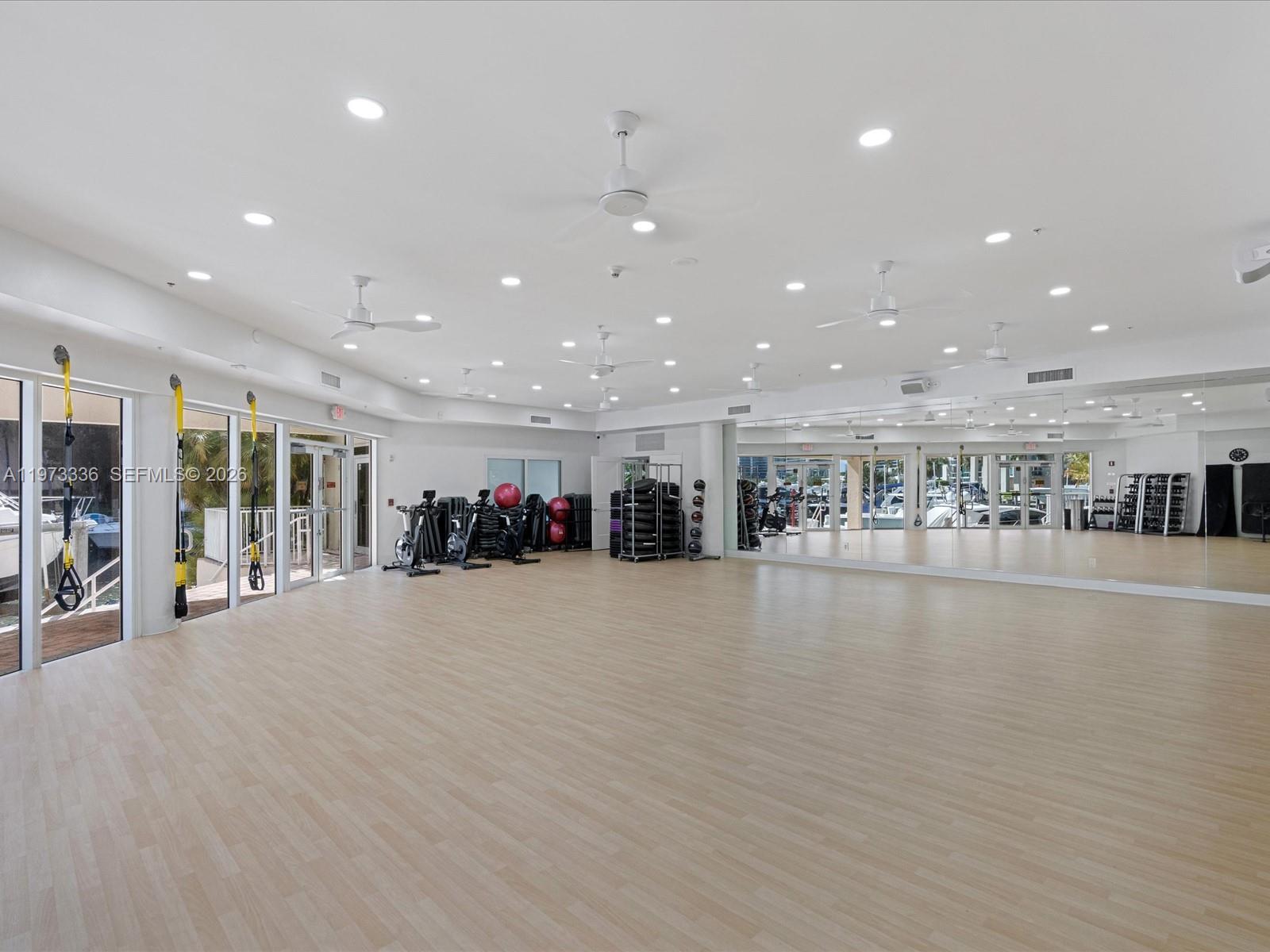 3340 NE 190th St # 204