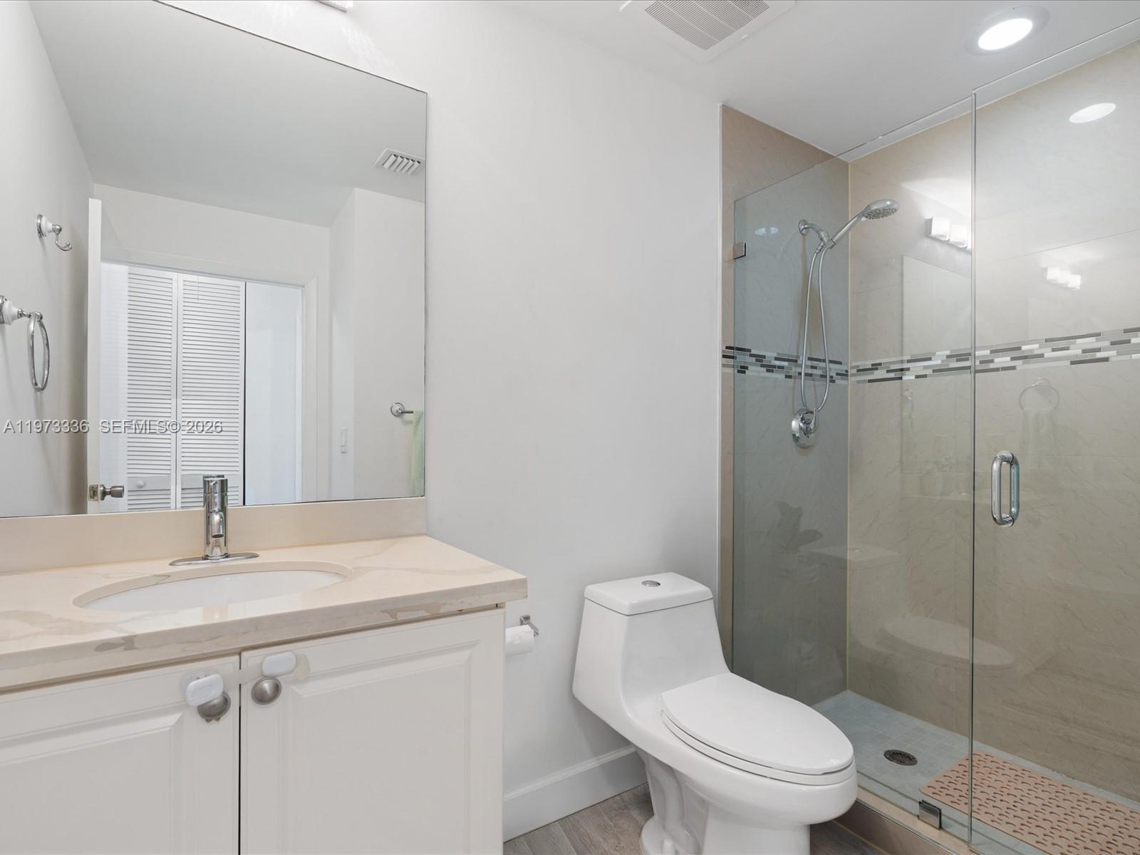 3340 NE 190th St # 204