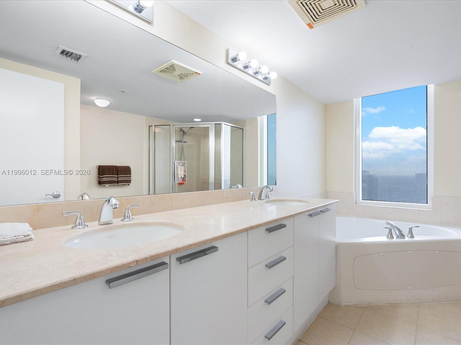 16699 Collins Ave # 3407