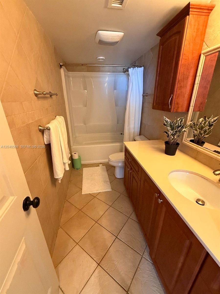 1701 S Ocean Dr # 105