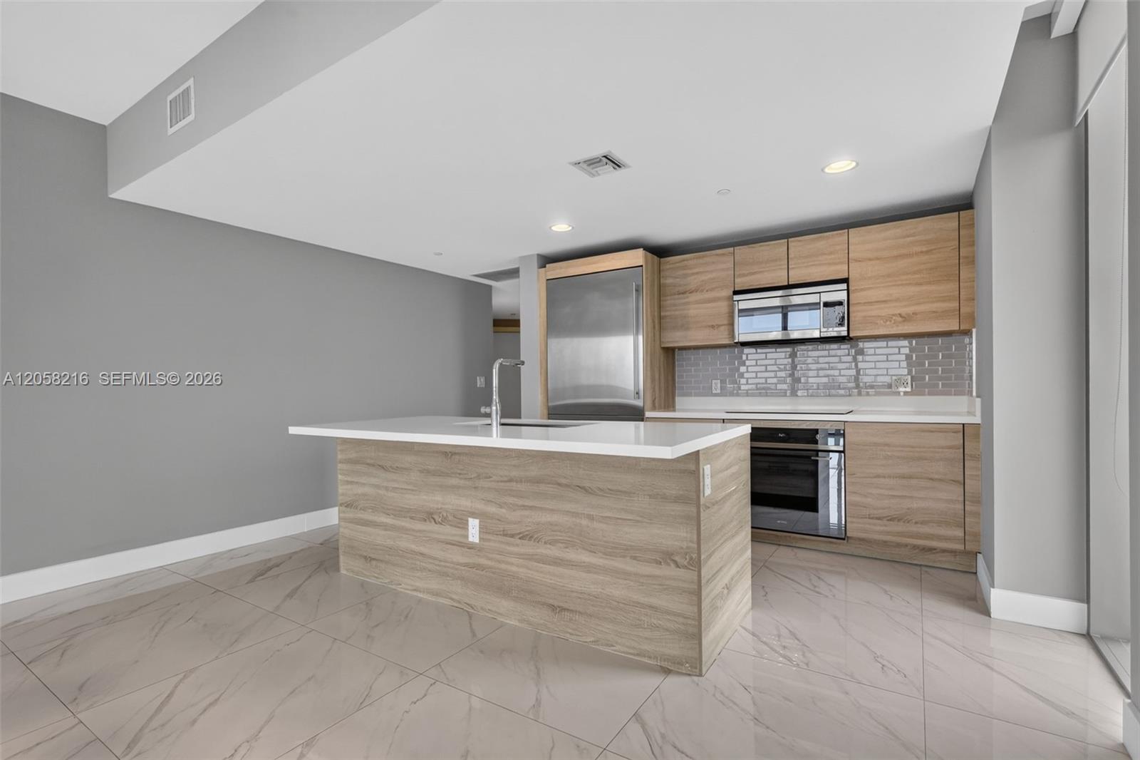 16385 Biscayne Blvd # 1215