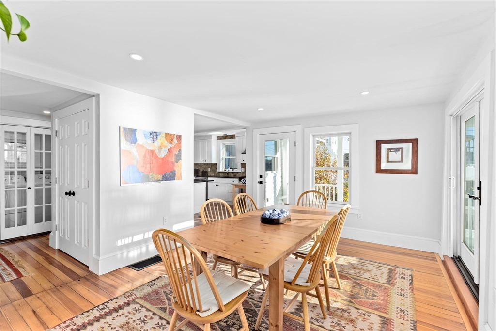 30 Bay St