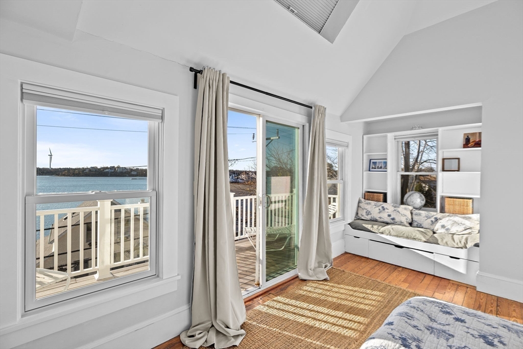 30 Bay St