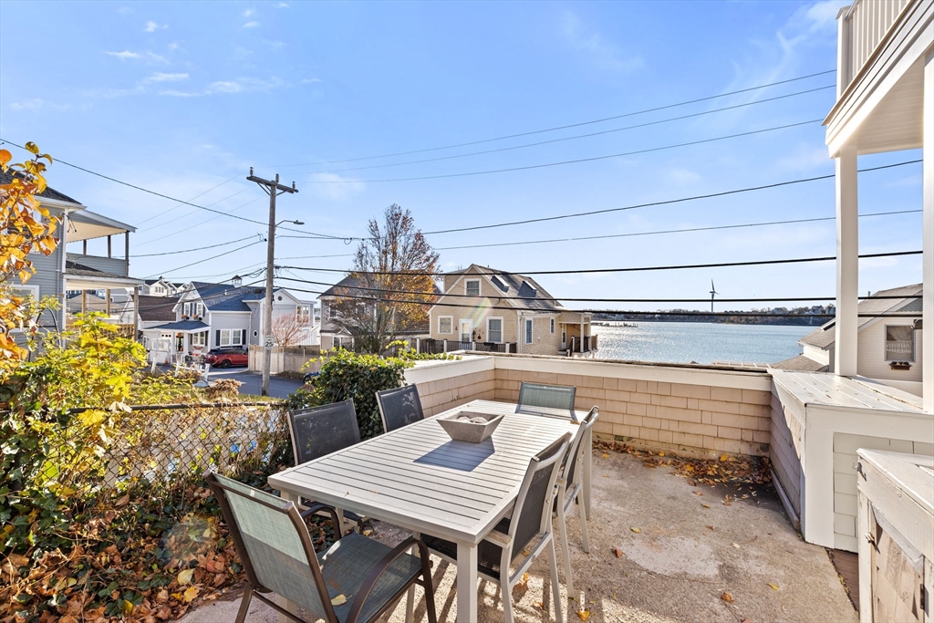 30 Bay St