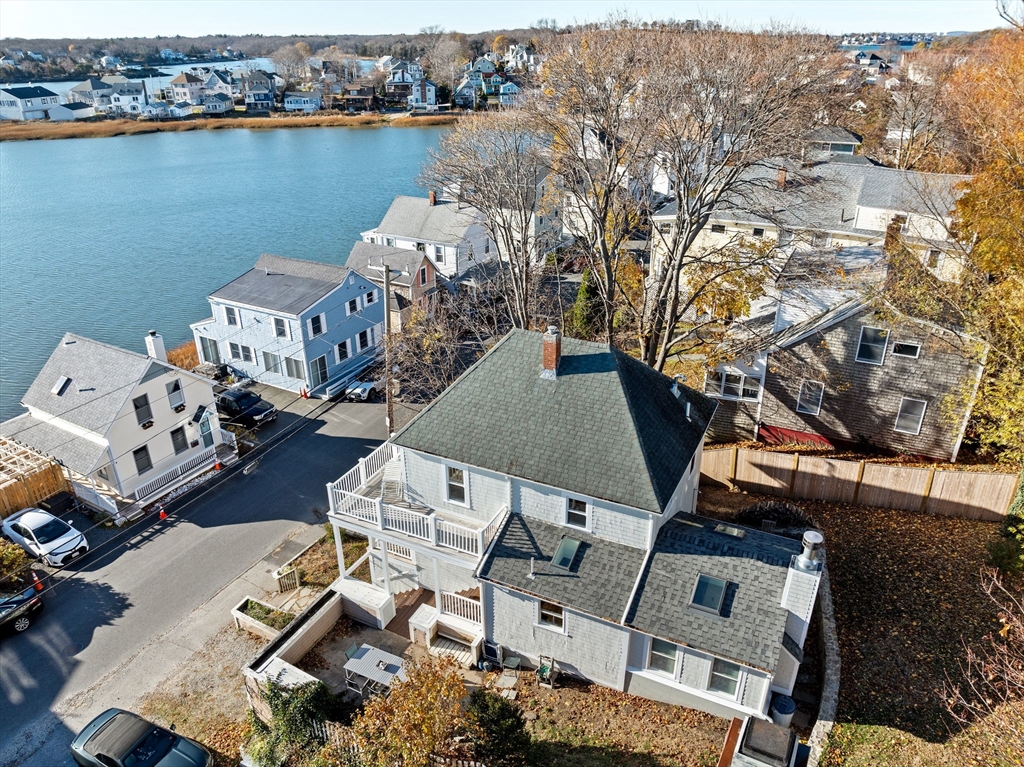 30 Bay St