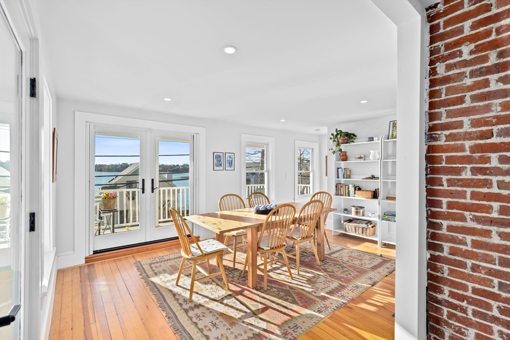 30 Bay St