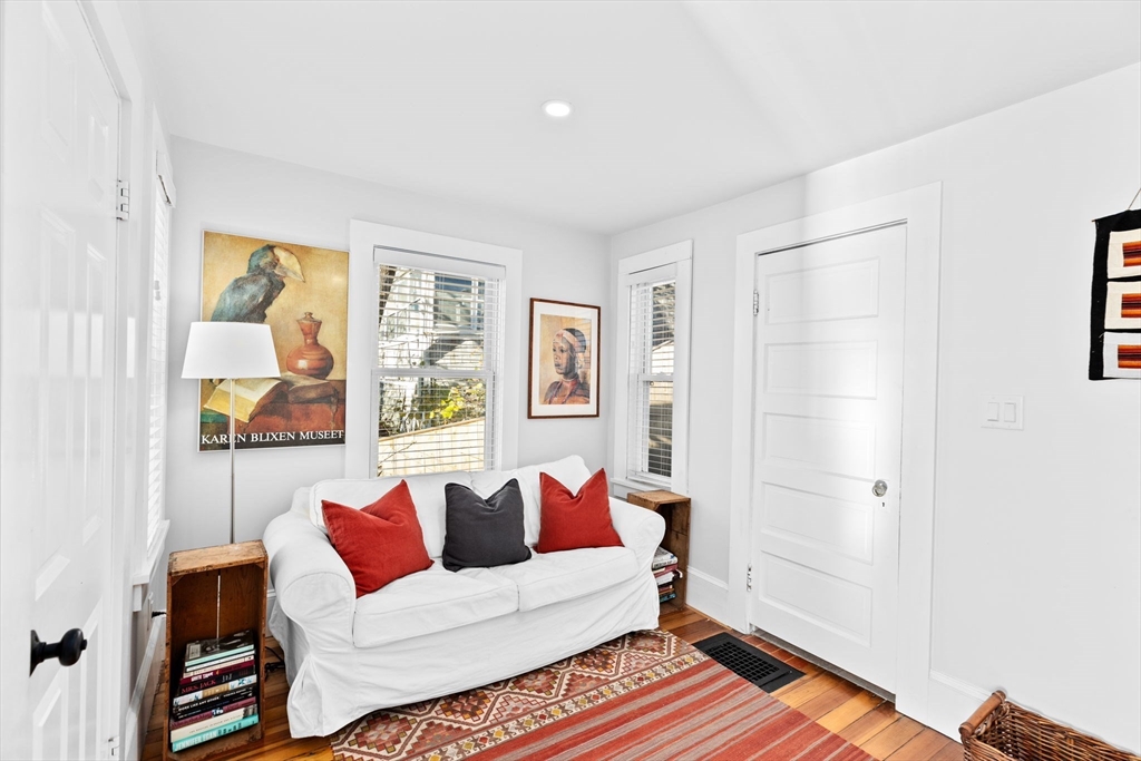 30 Bay St