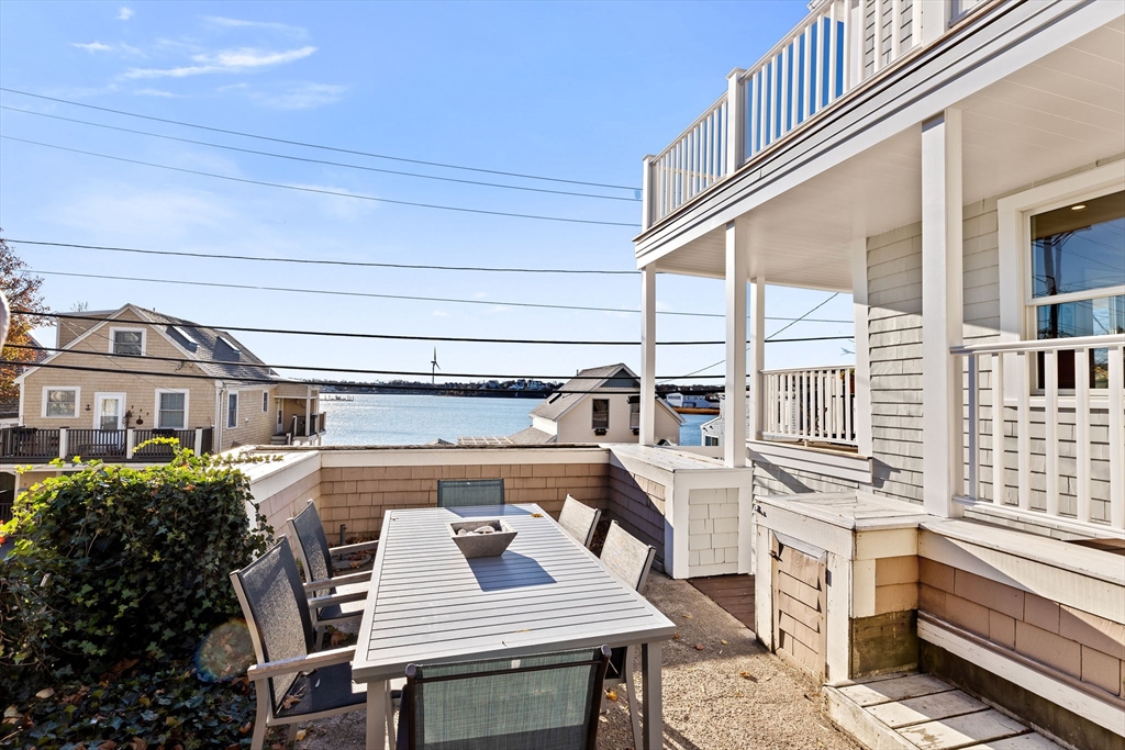 30 Bay St