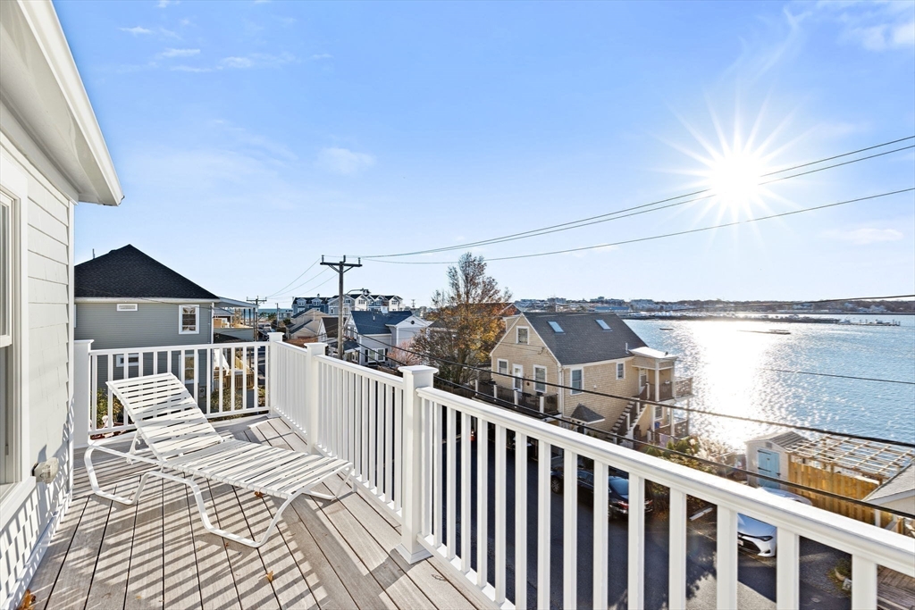 30 Bay St