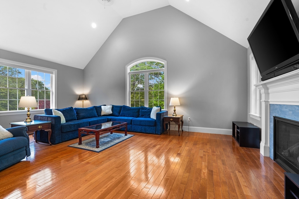 105 Louise Dr