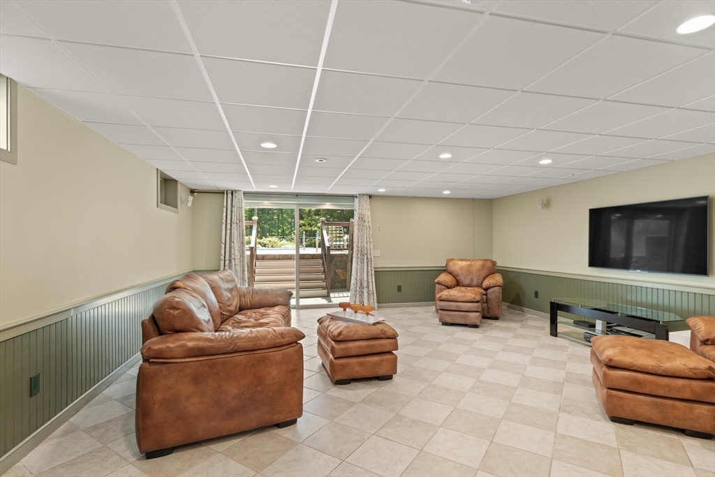 9 Bogastow Circle