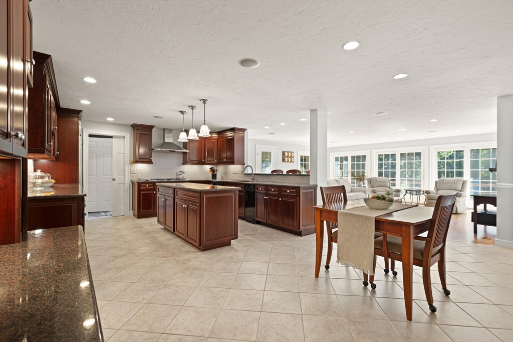 9 Bogastow Circle