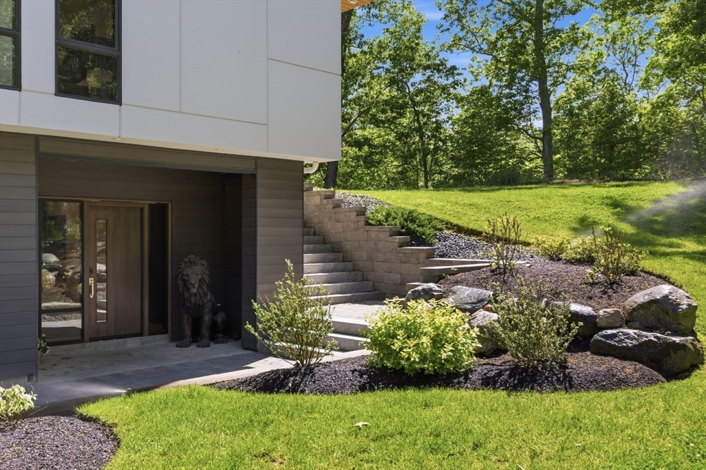 20 Dogwood Ln