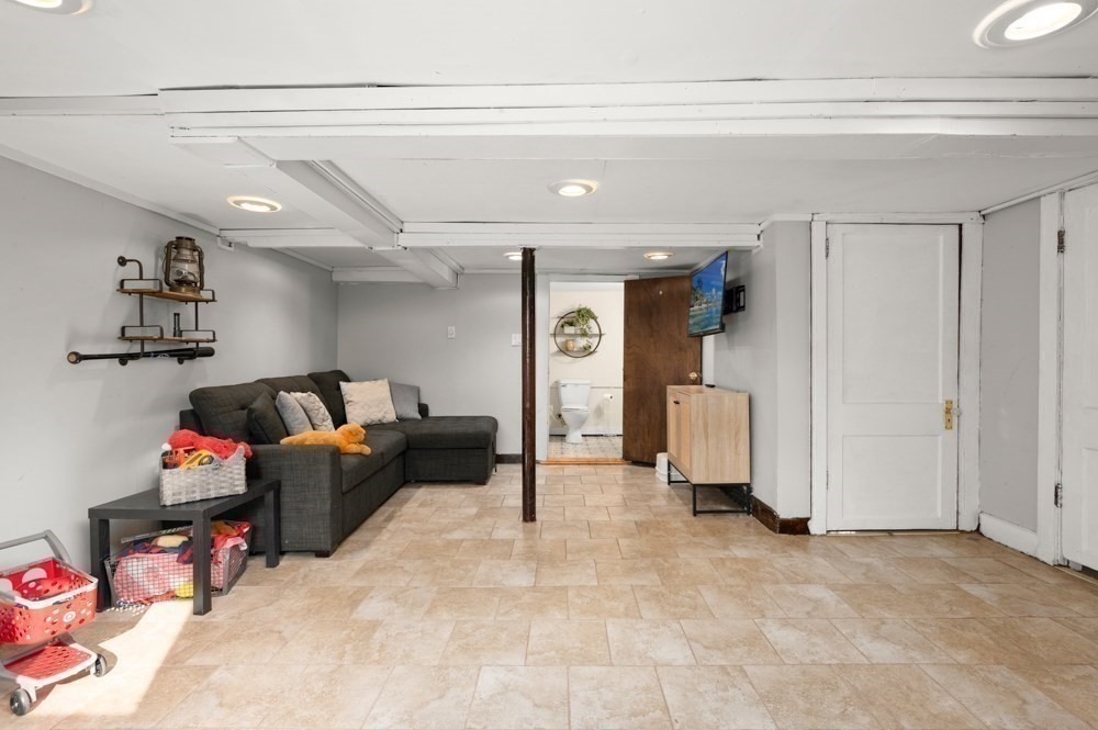 16 Maple Avenue