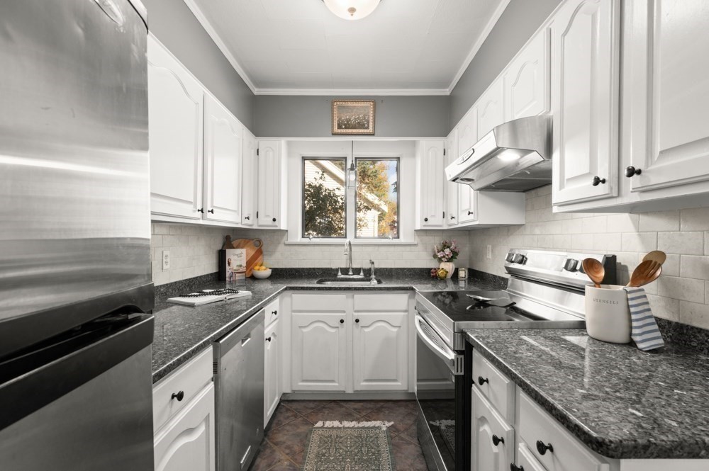 16 Maple Avenue