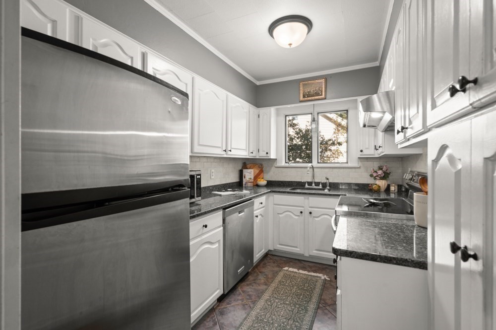 16 Maple Avenue