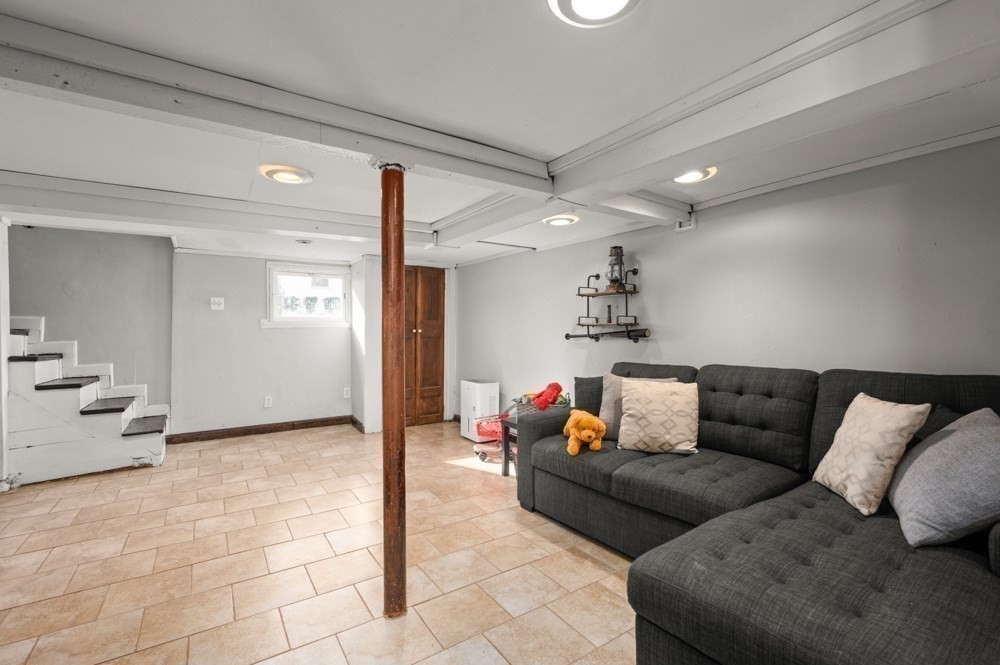 16 Maple Avenue