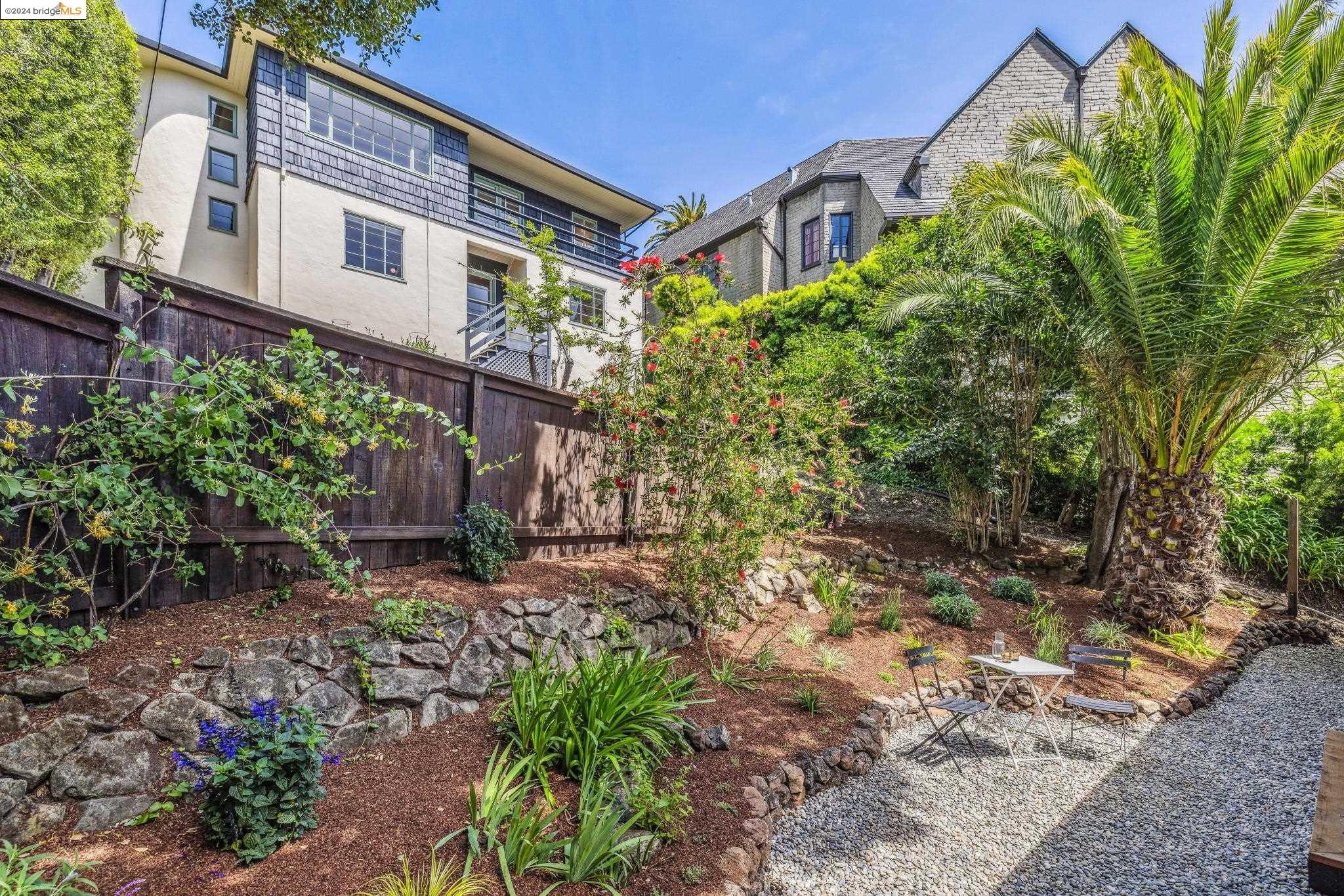 2 Vine Ln