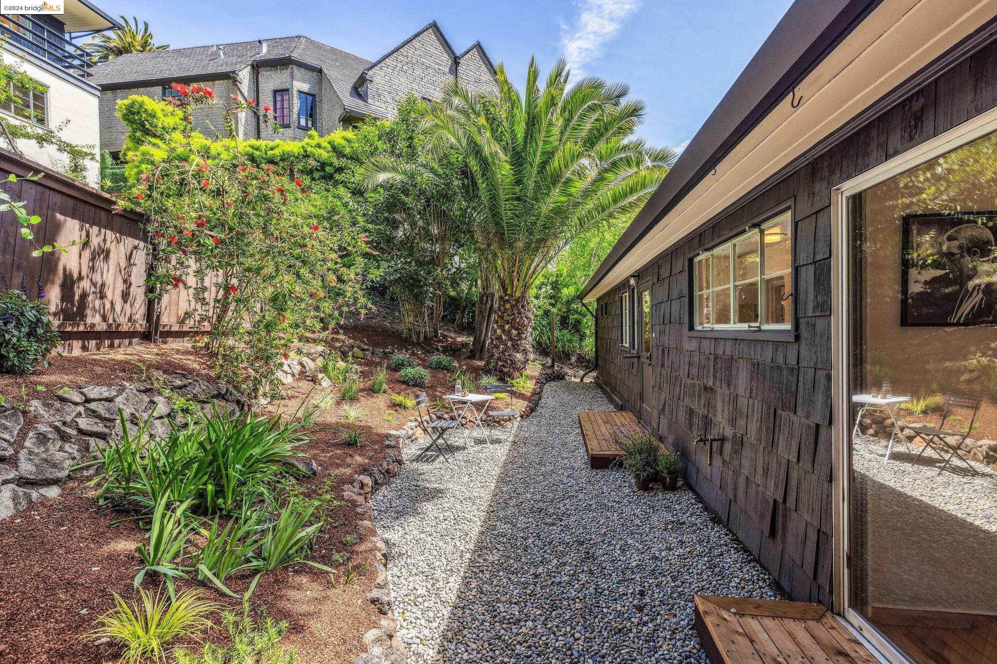 2 Vine Ln