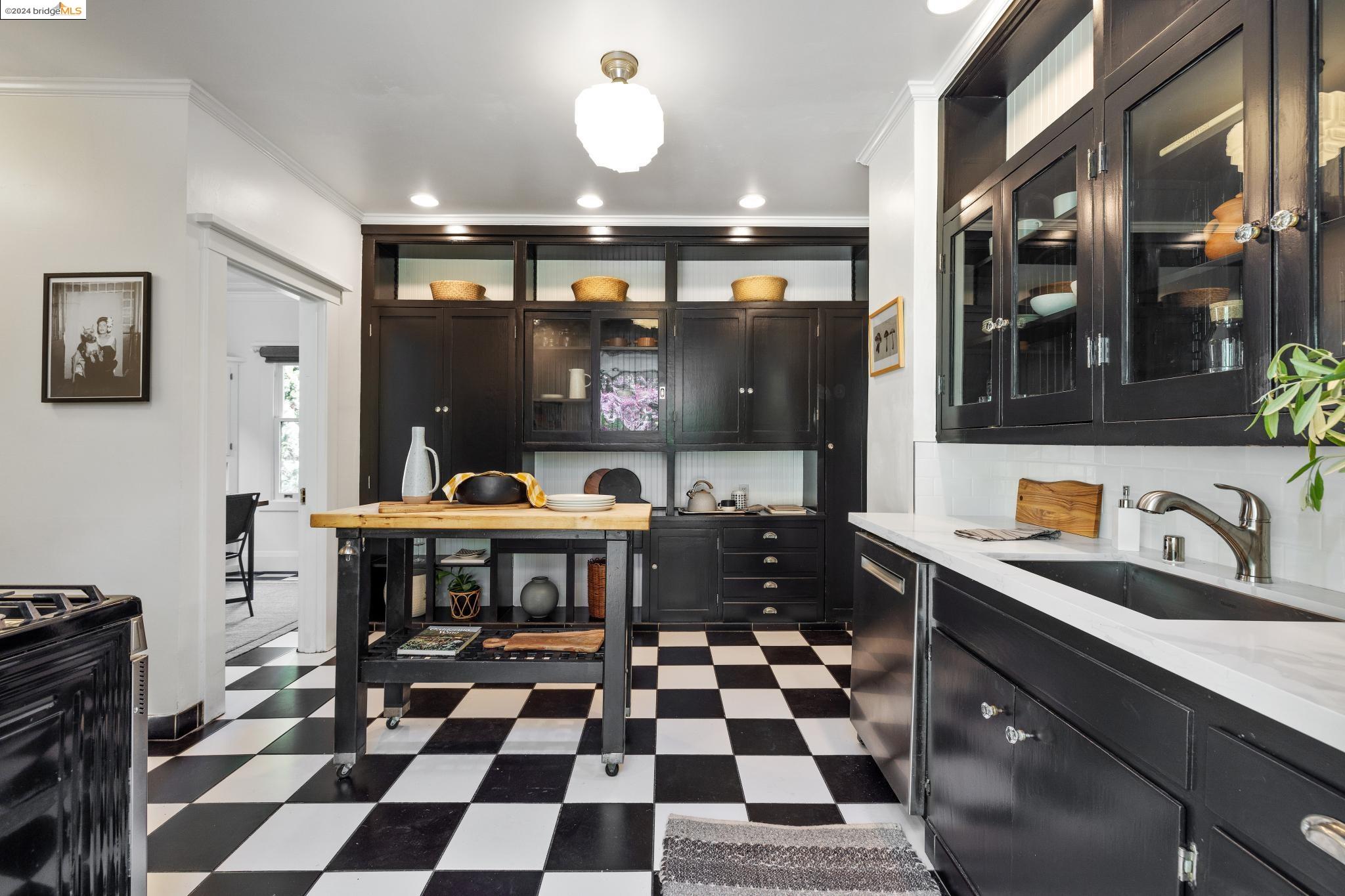 360 Van Buren Ave