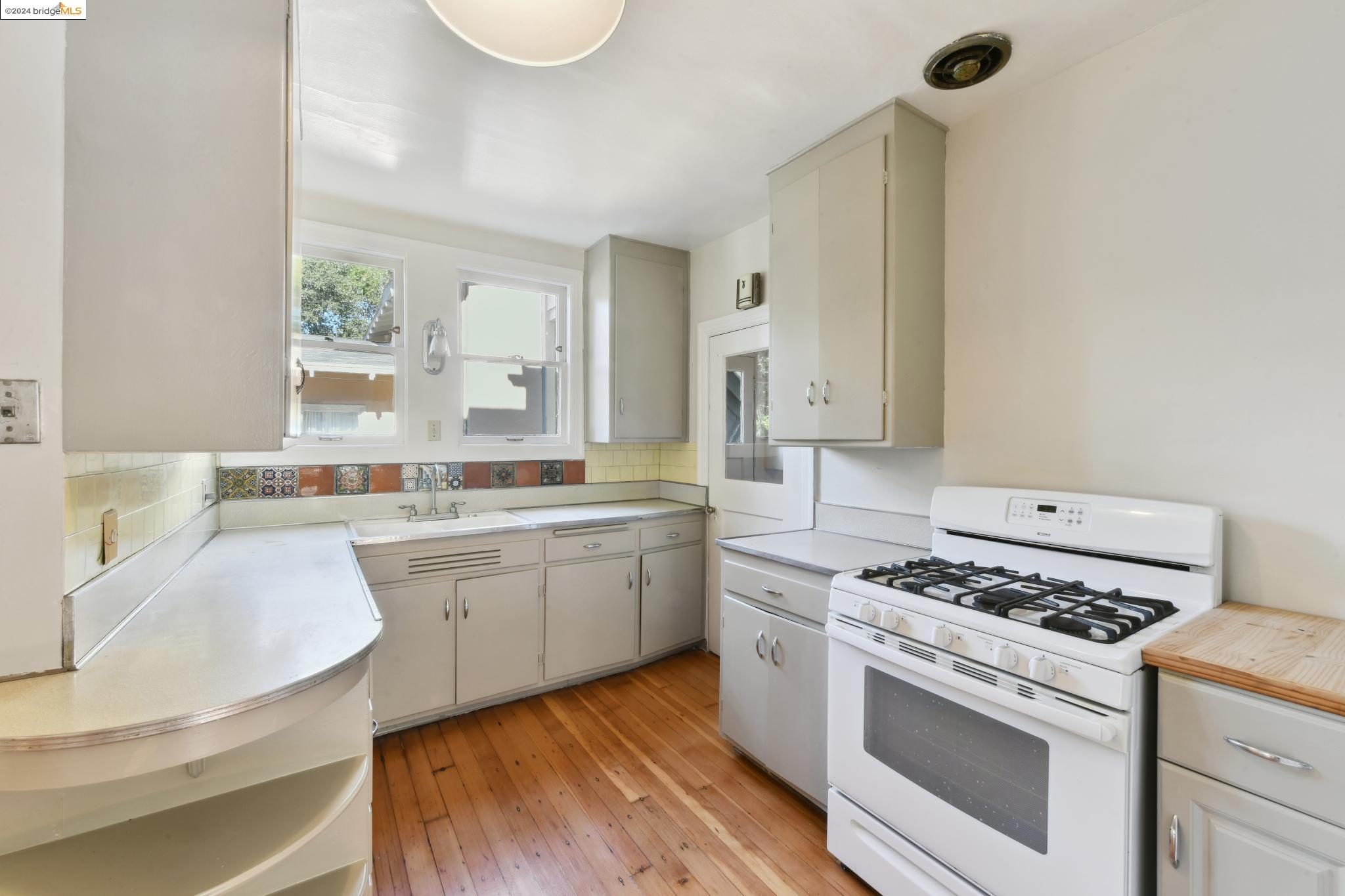 1311 Oxford St