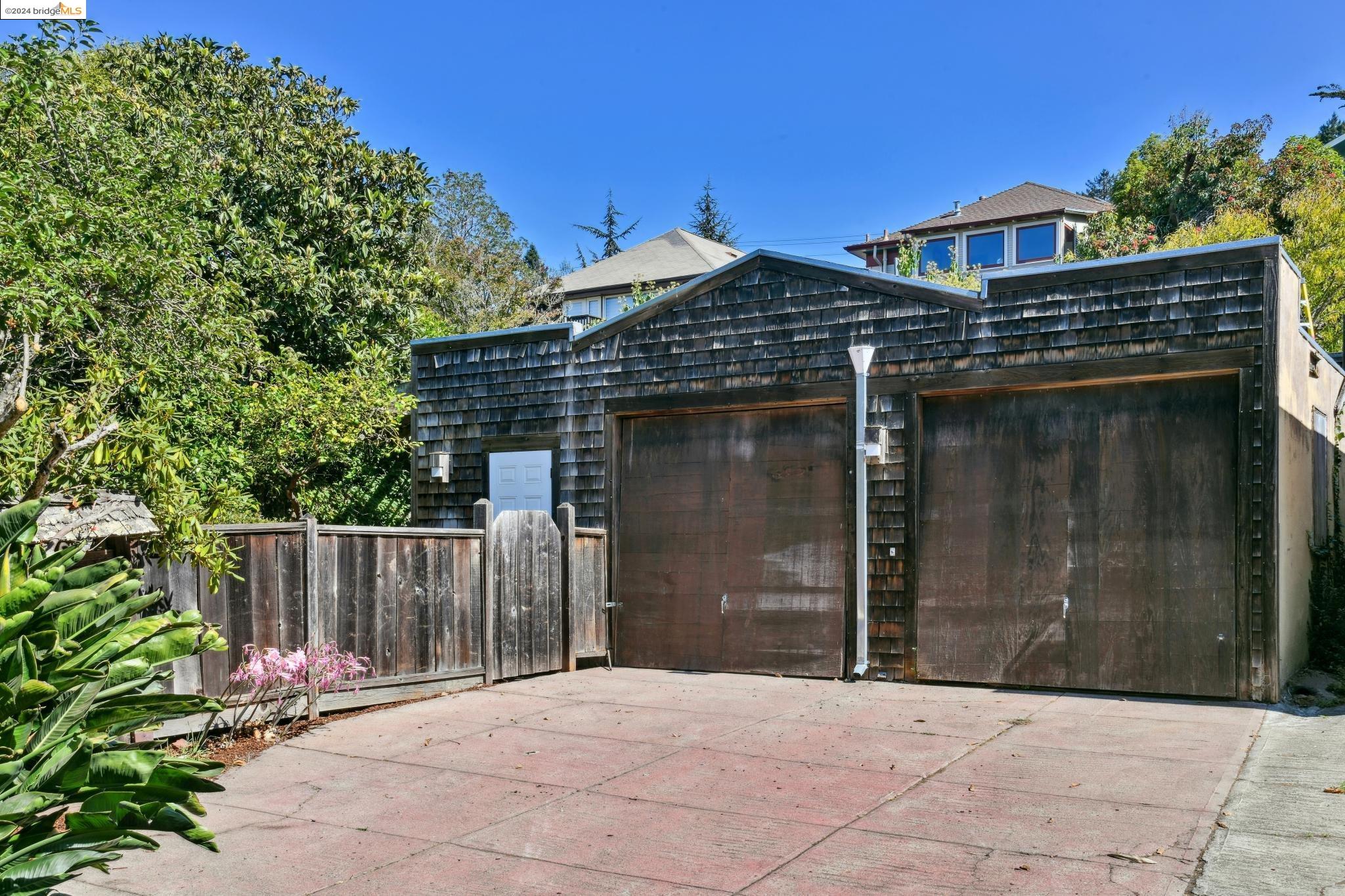 1311 Oxford St