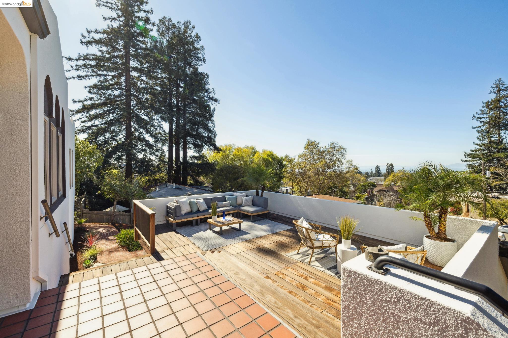 1555 Scenic Ave