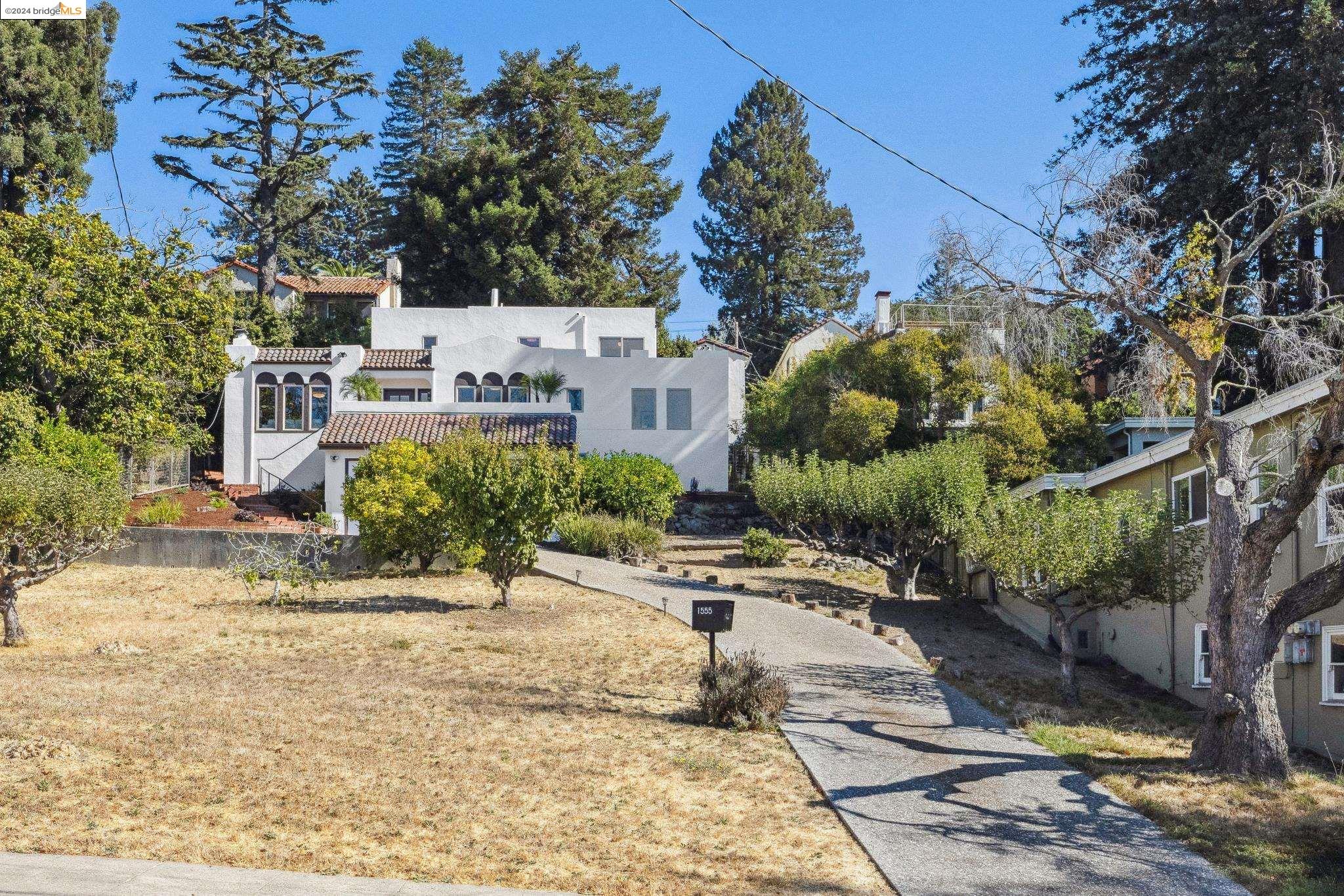1555 Scenic Ave
