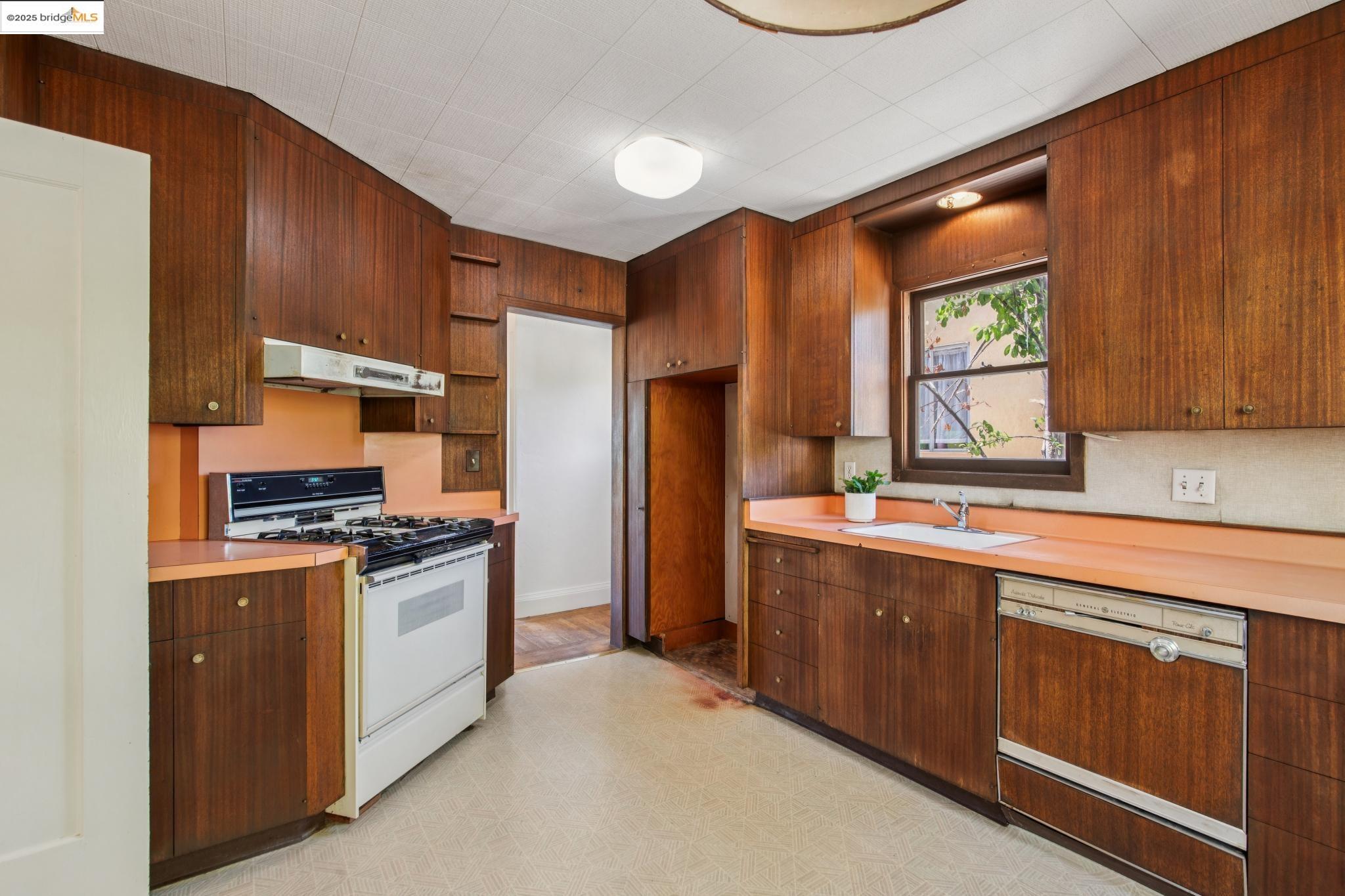 1110 Walnut St
