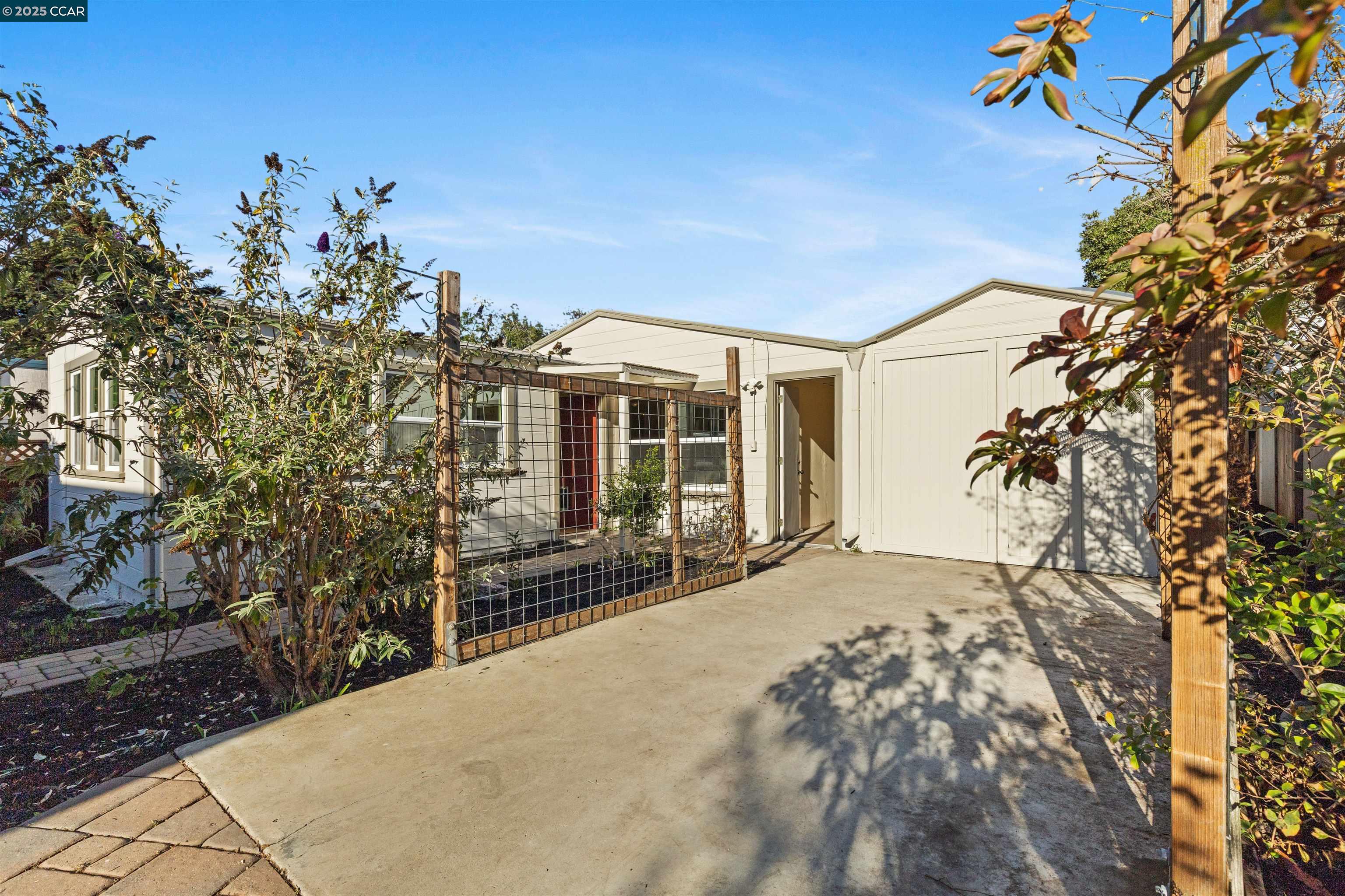 1029 Pomona Ave