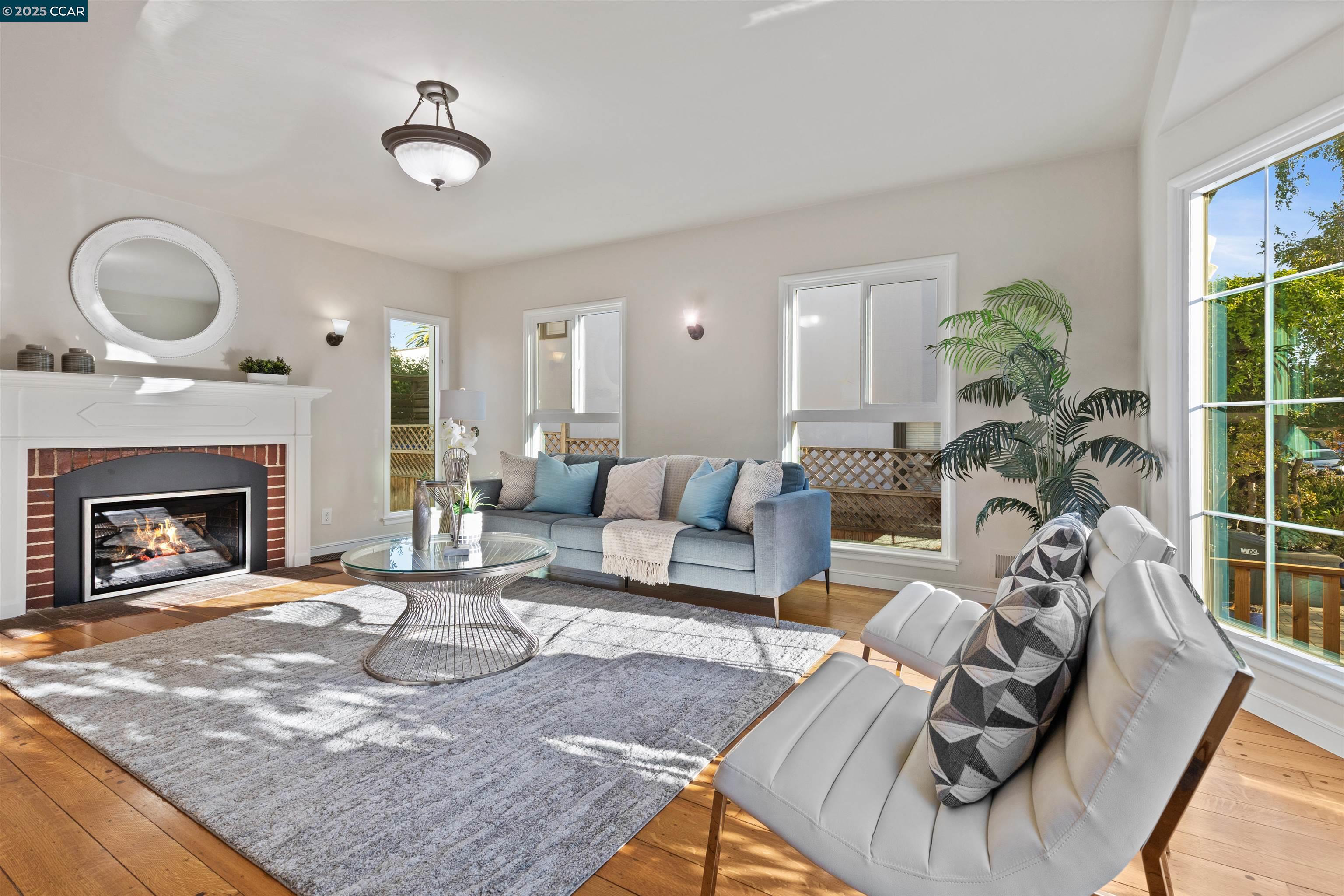 1029 Pomona Ave