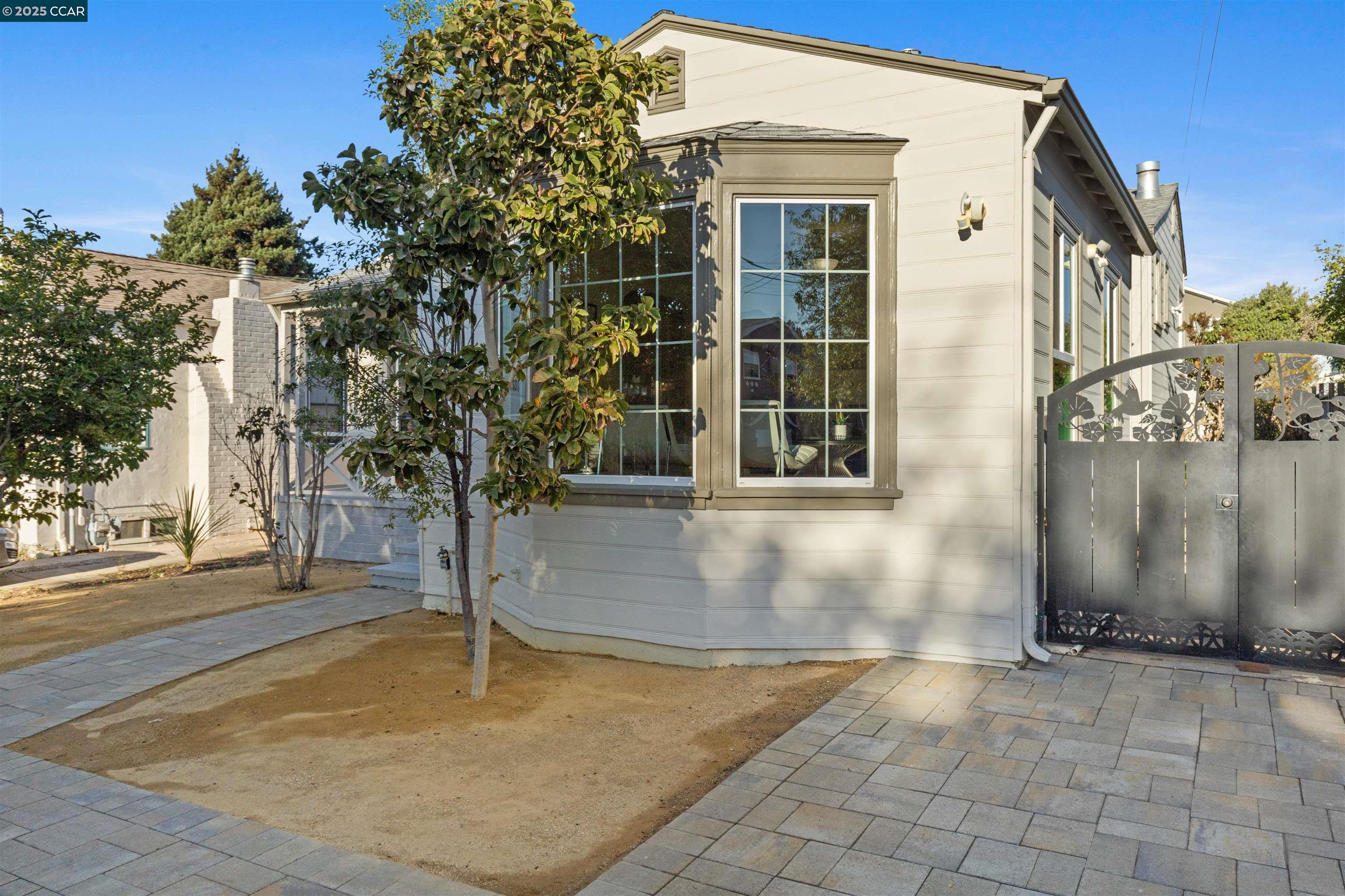 1029 Pomona Ave