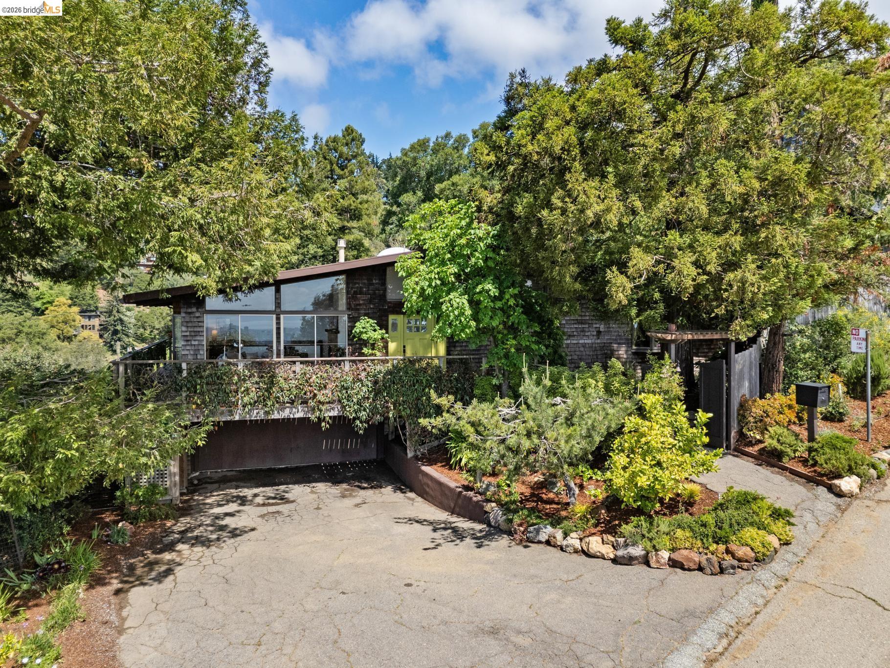 3560 Dwight Way