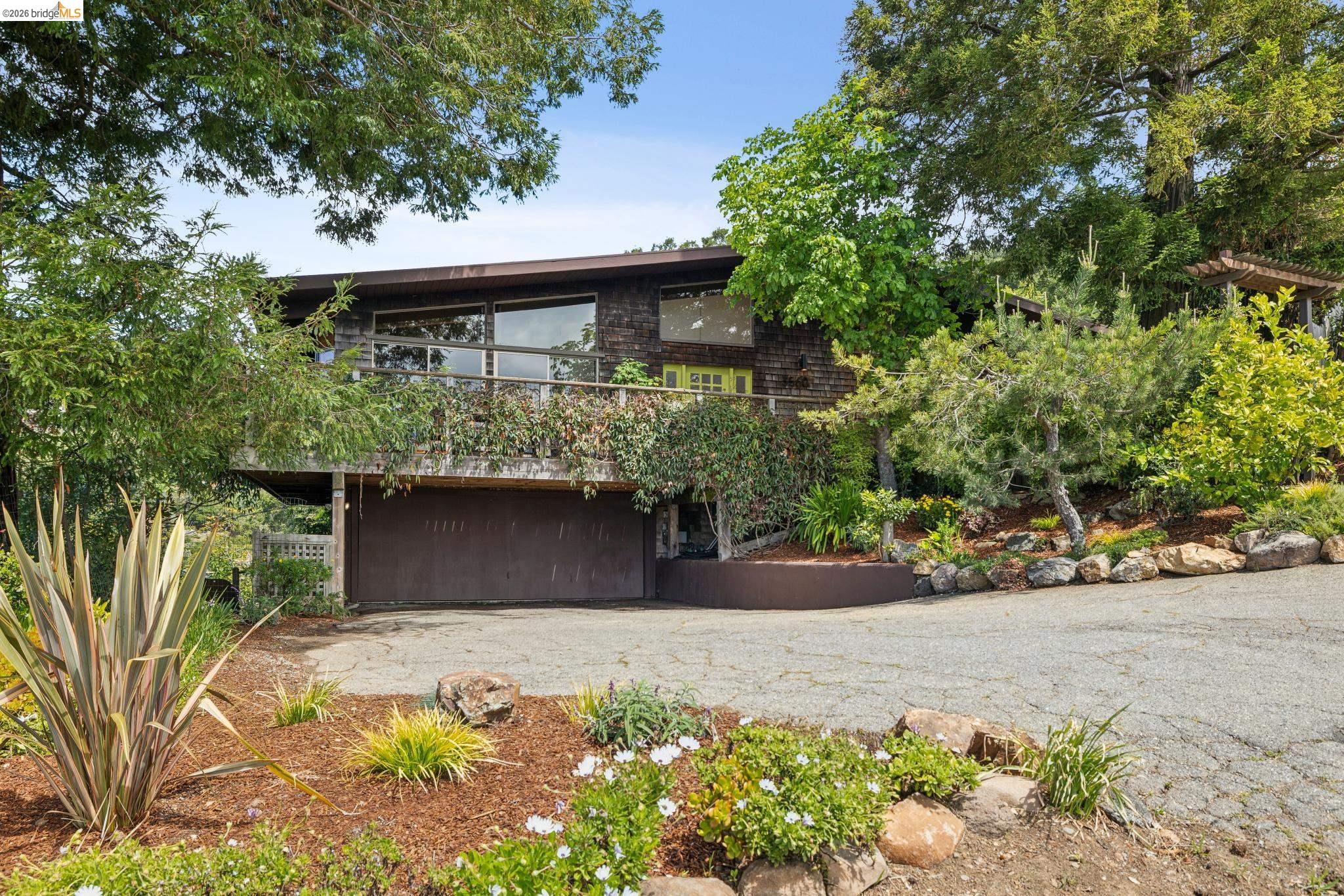 3560 Dwight Way