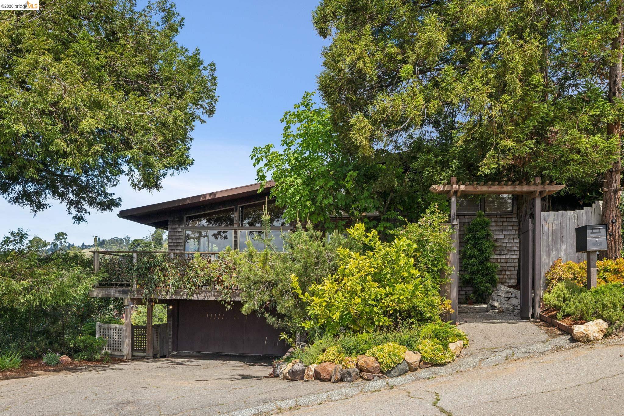 3560 Dwight Way