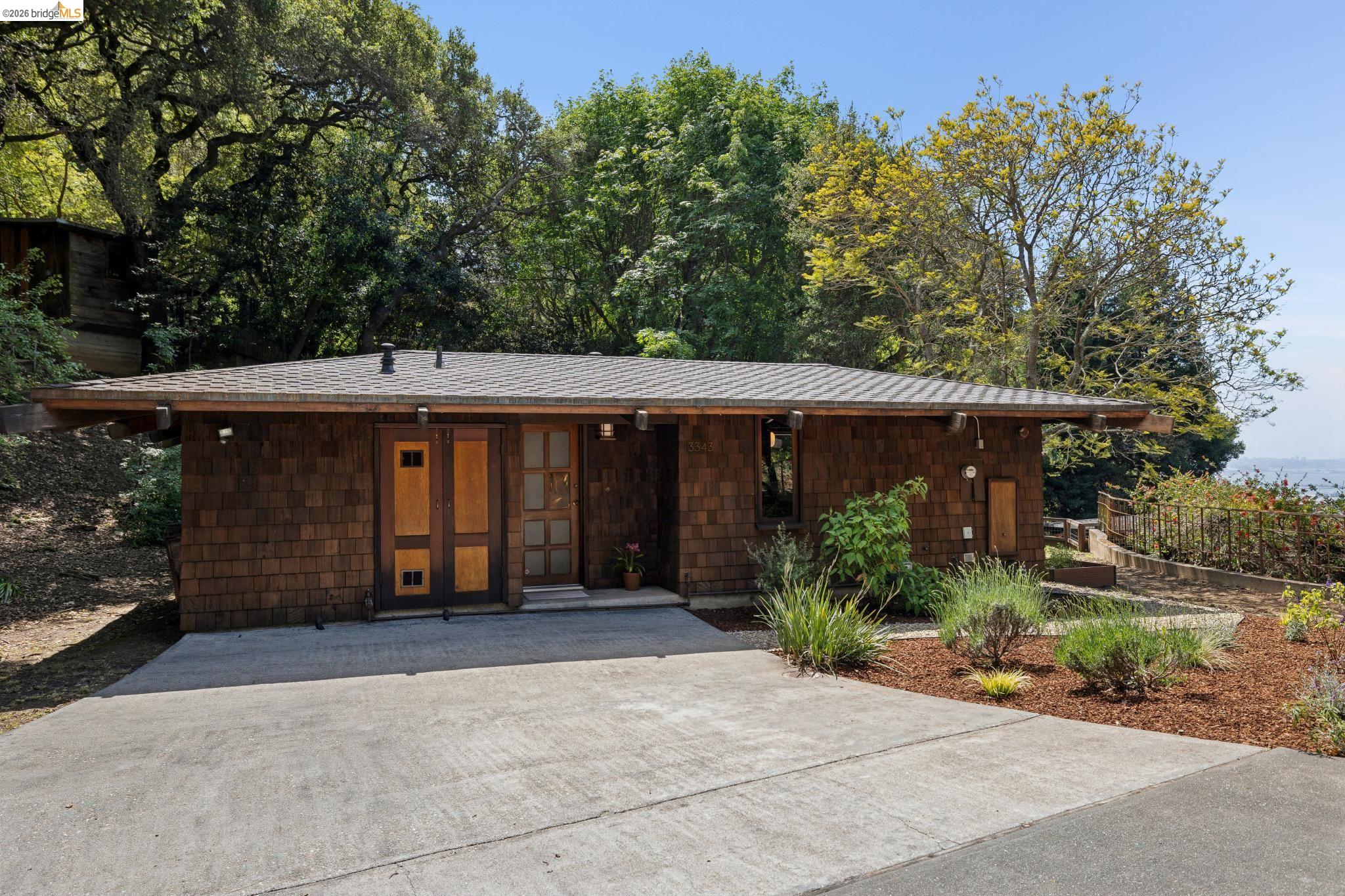 3343 Dwight Way