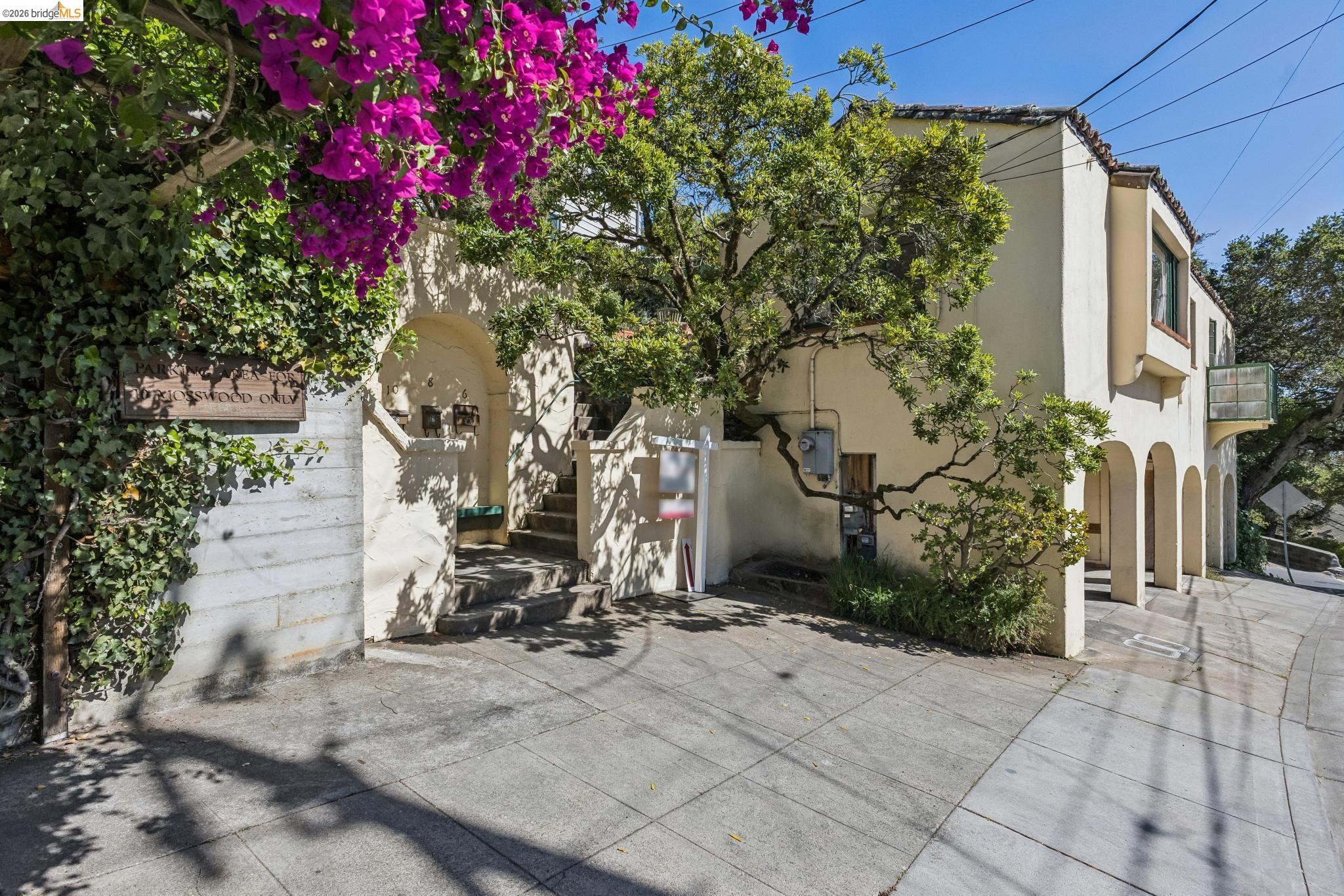 8 Mosswood Rd