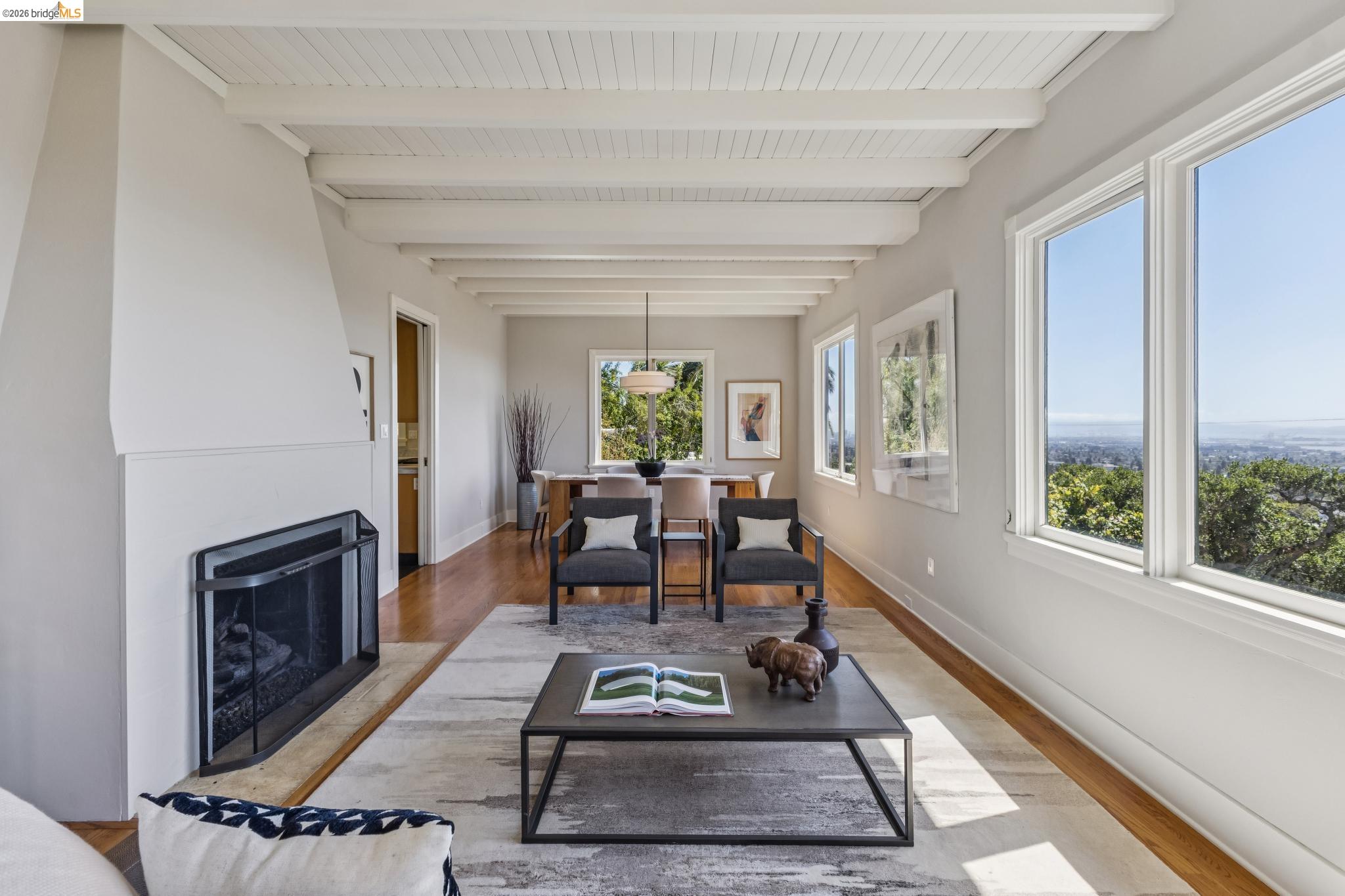 8 Mosswood Rd