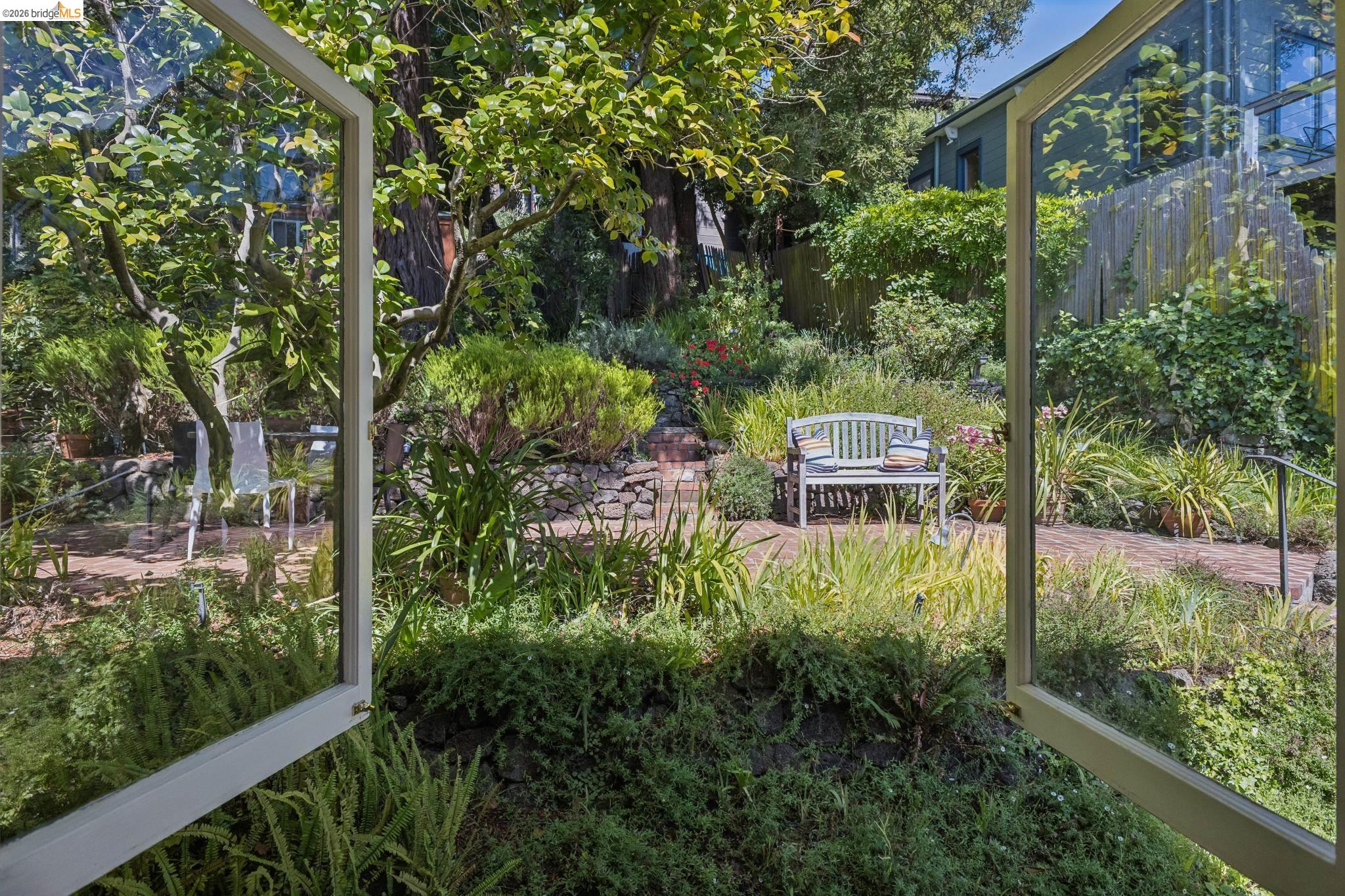 8 Mosswood Rd