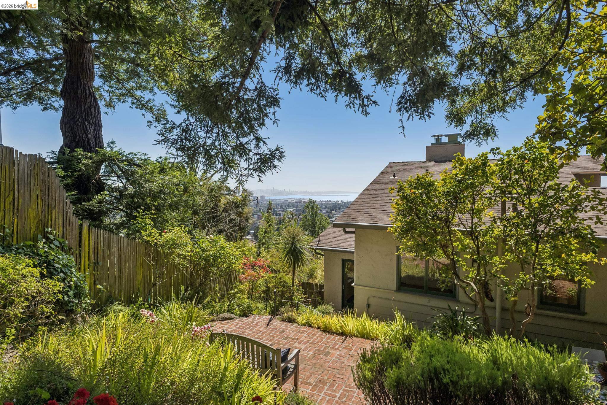 8 Mosswood Rd