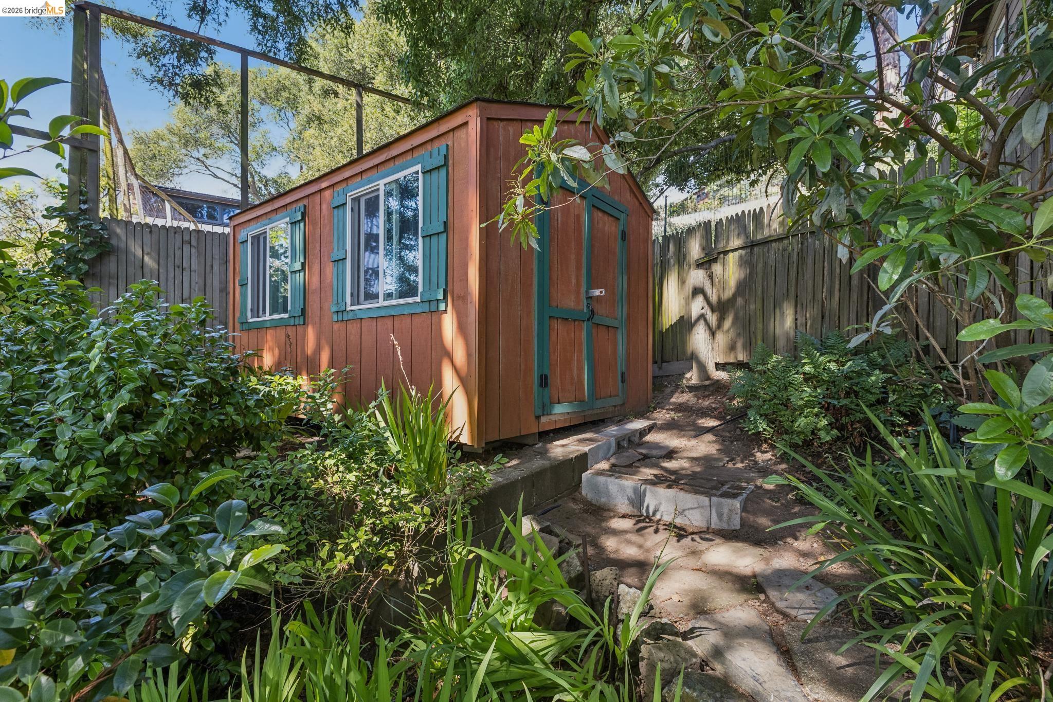 8 Mosswood Rd
