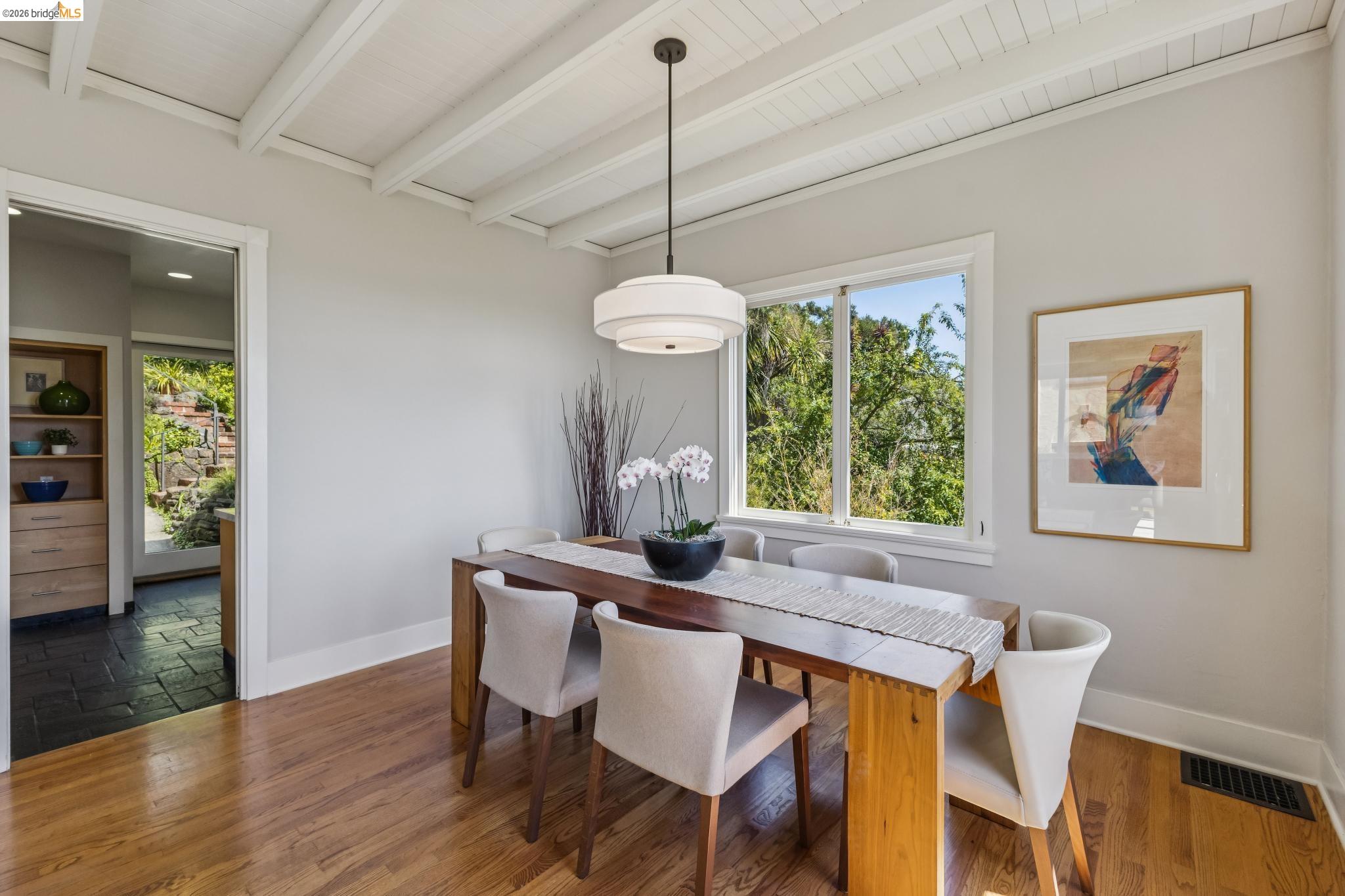 8 Mosswood Rd