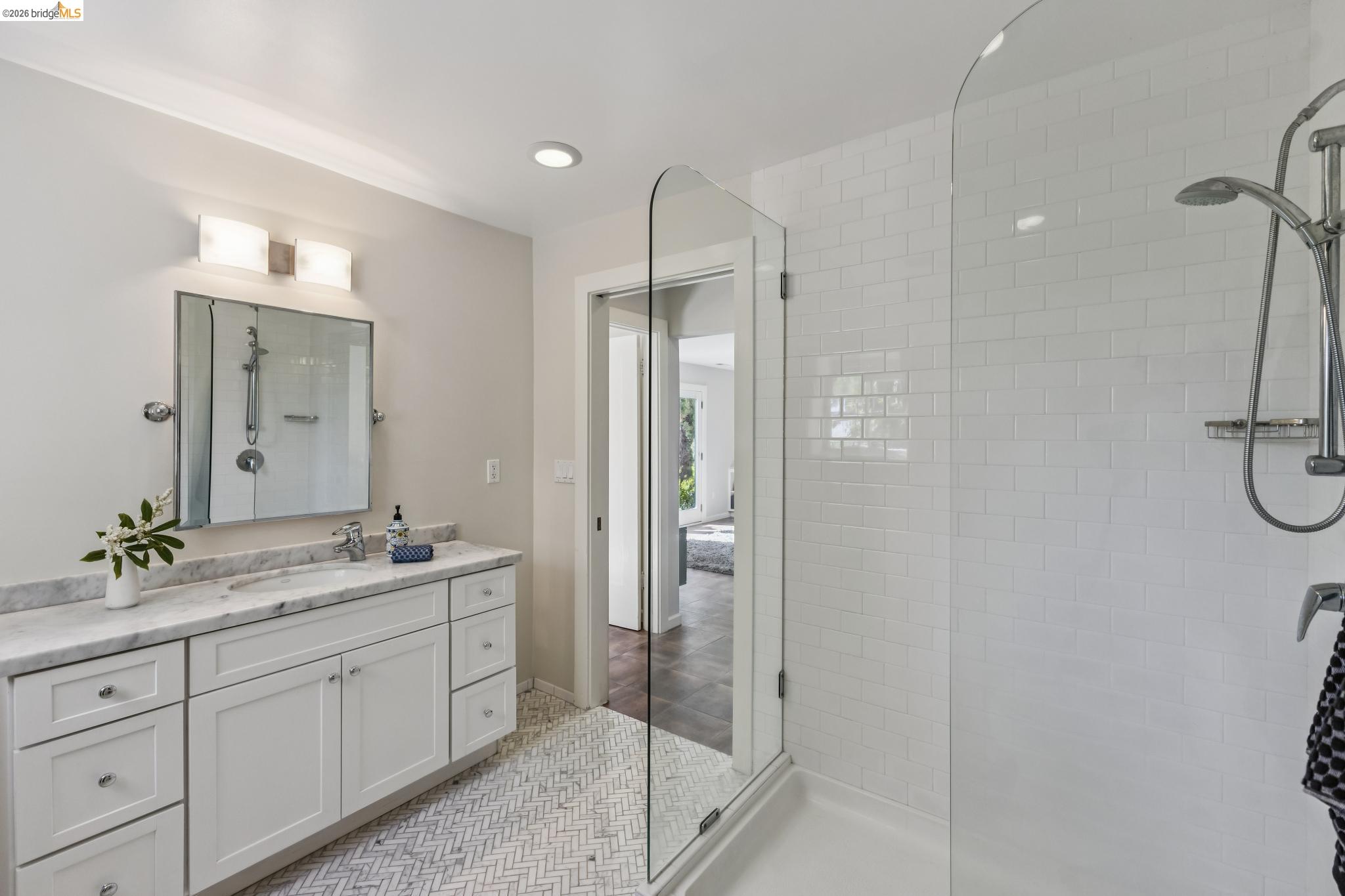 8 Mosswood Rd