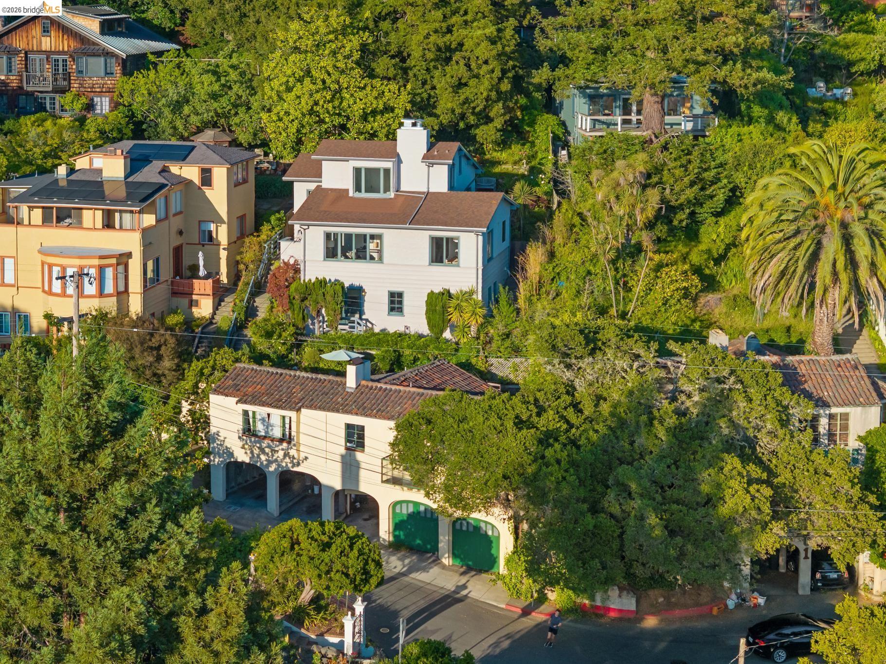 8 Mosswood Rd