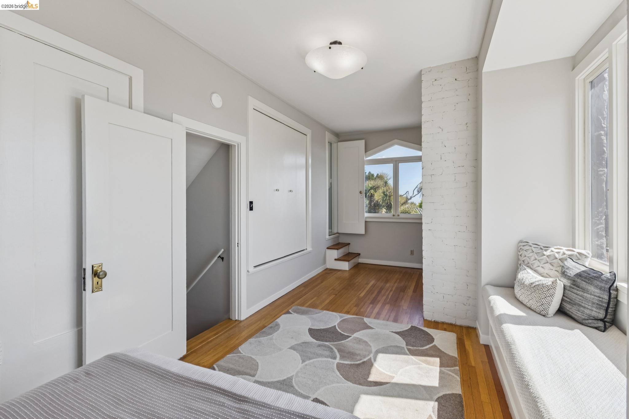 8 Mosswood Rd