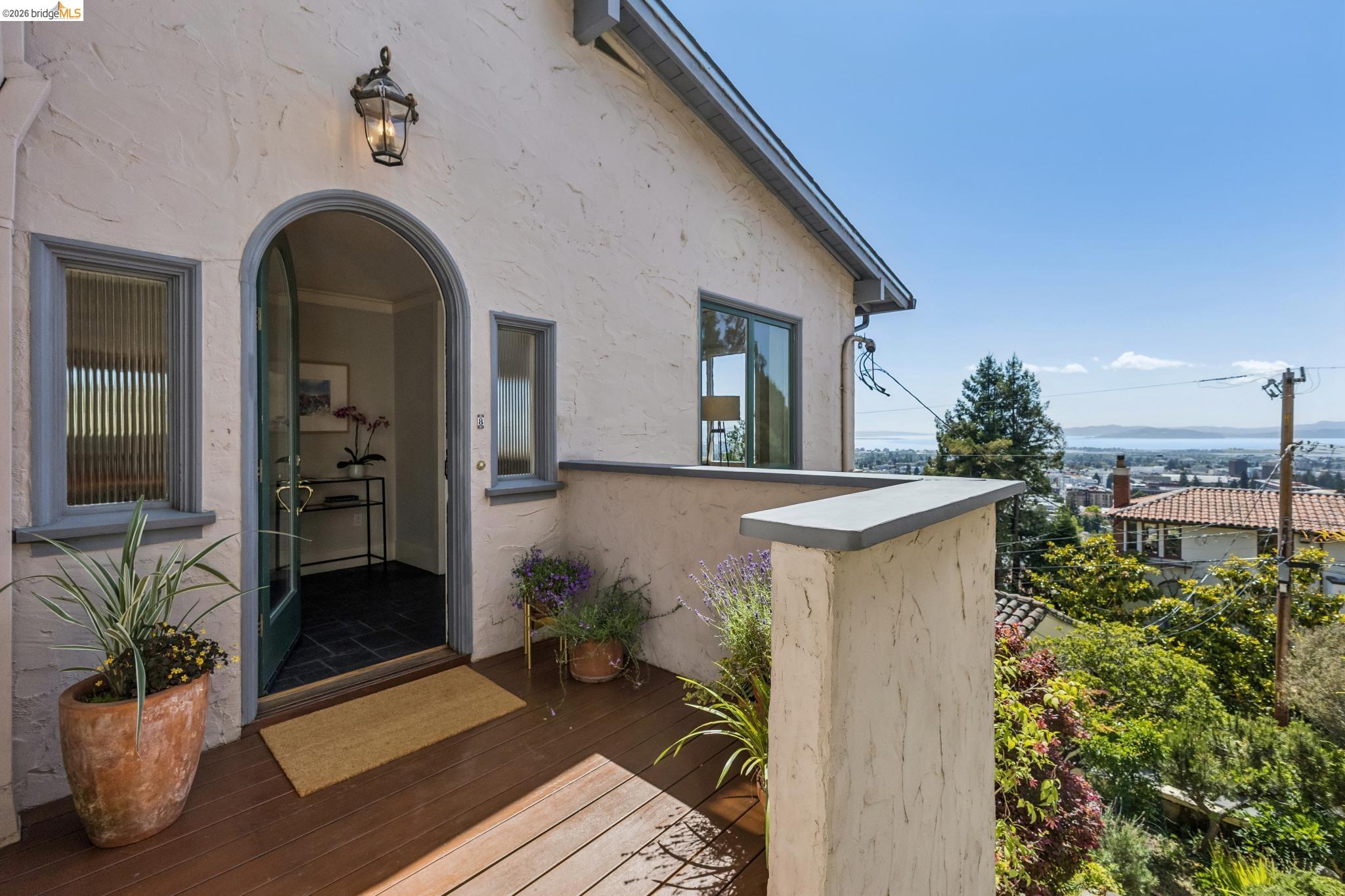 8 Mosswood Rd
